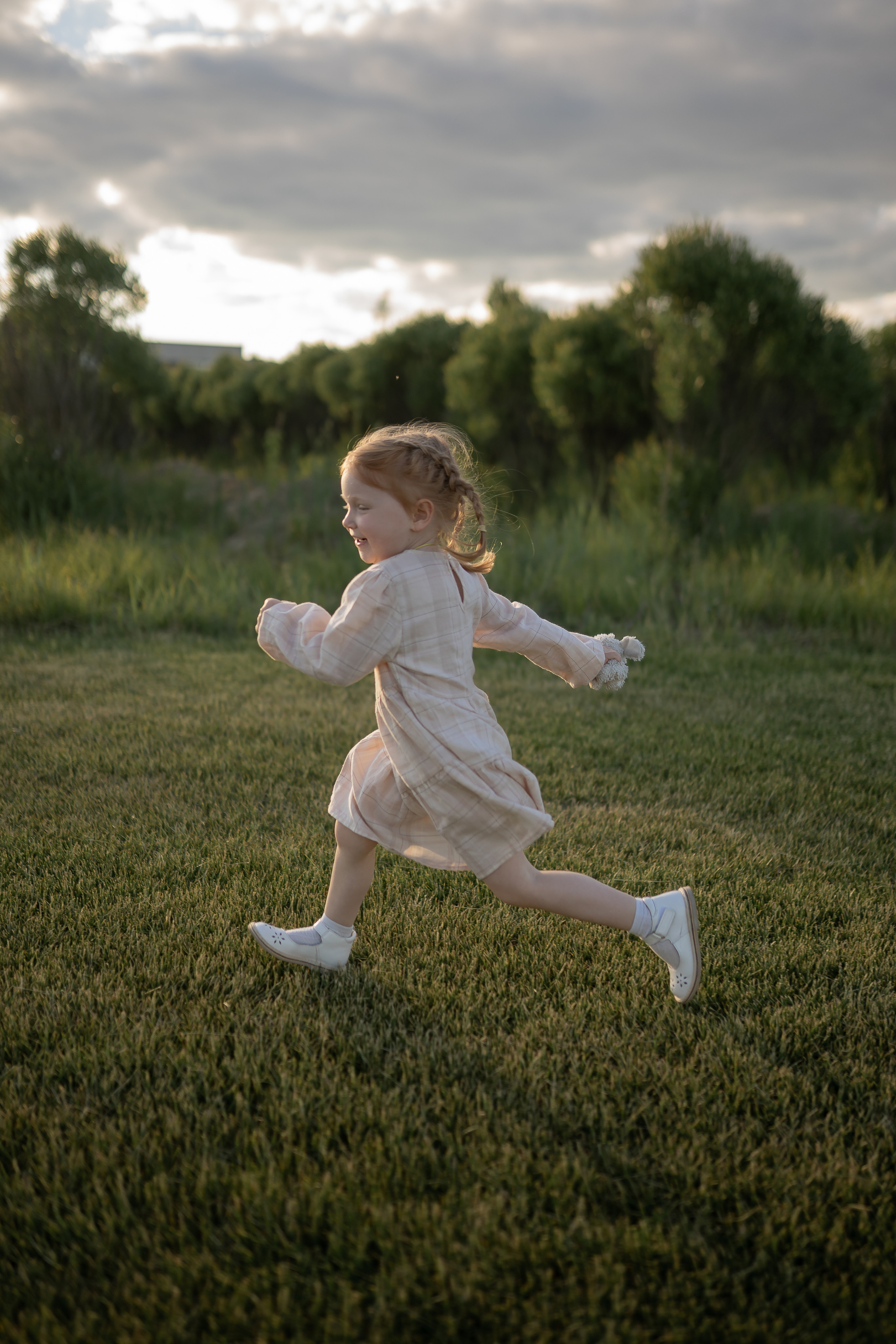 Летний вечер на набережной. Свадебные семейные индивидуальные фотоистории