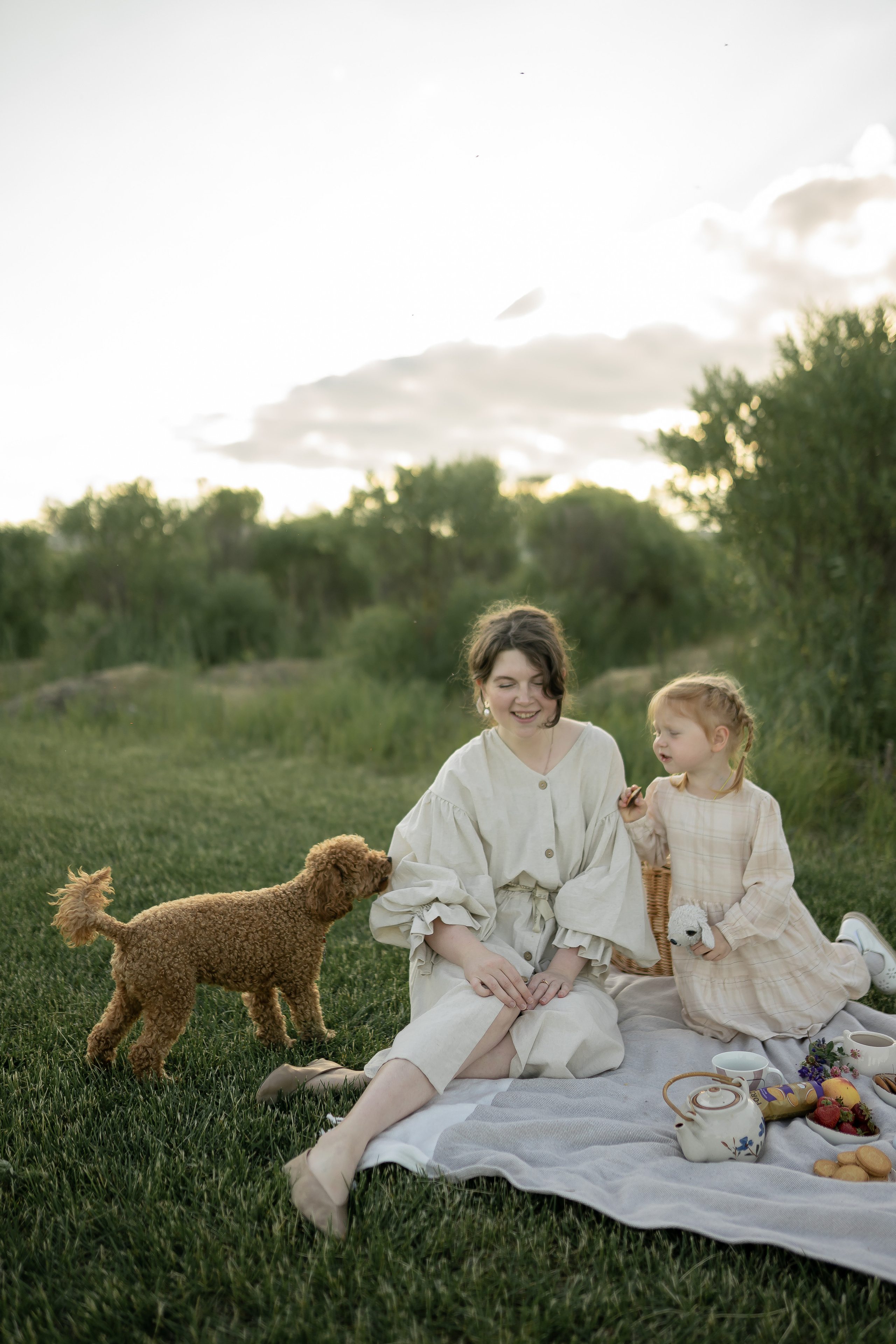 Летний вечер на набережной. Свадебные семейные индивидуальные фотоистории