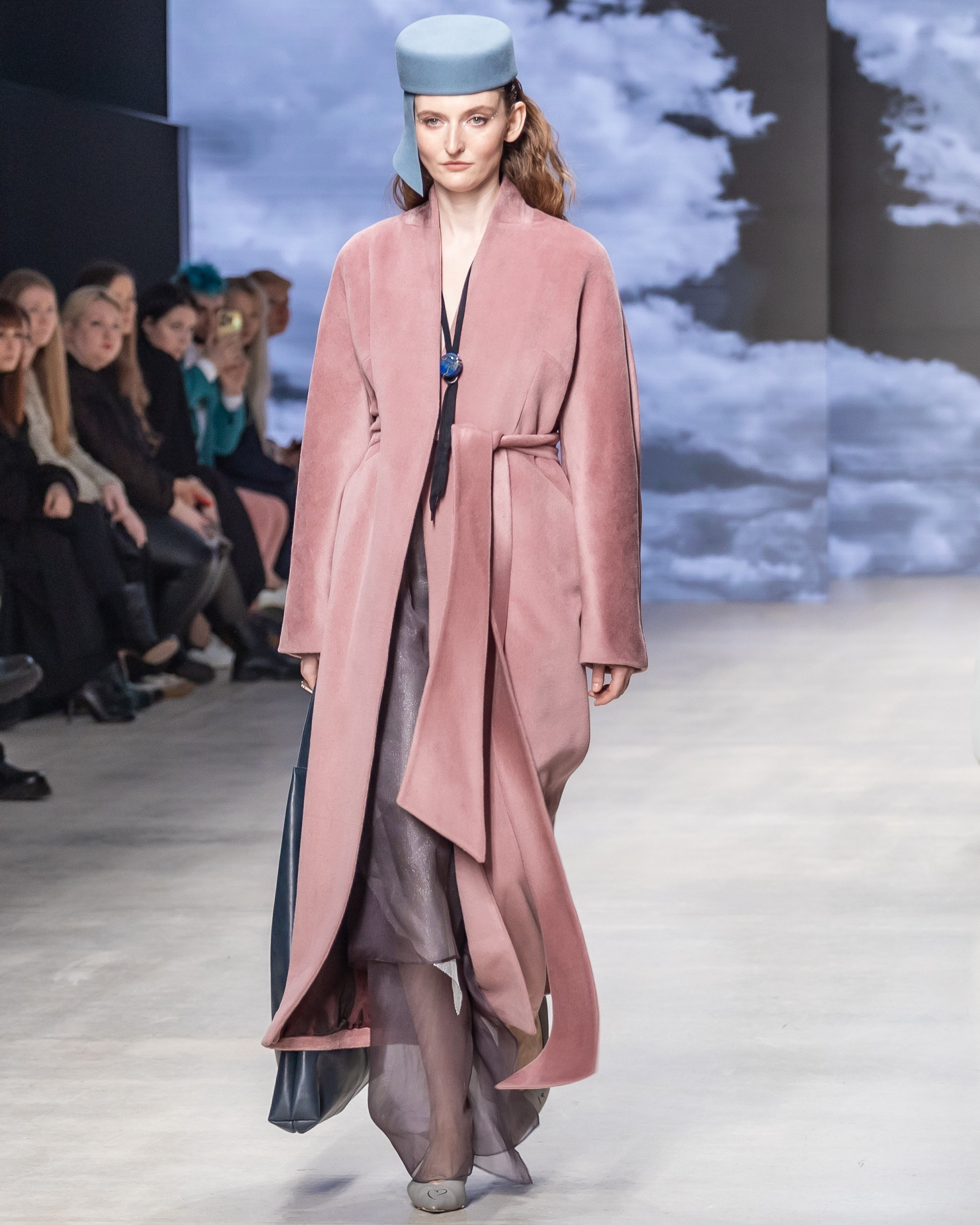 Показ коллекции Nelly Kruk (Нижний Новгород): Московская неделя моды 15 марта 2025. Фотосессии и репортаж — Фотограф в Москве — Рина Серёгина