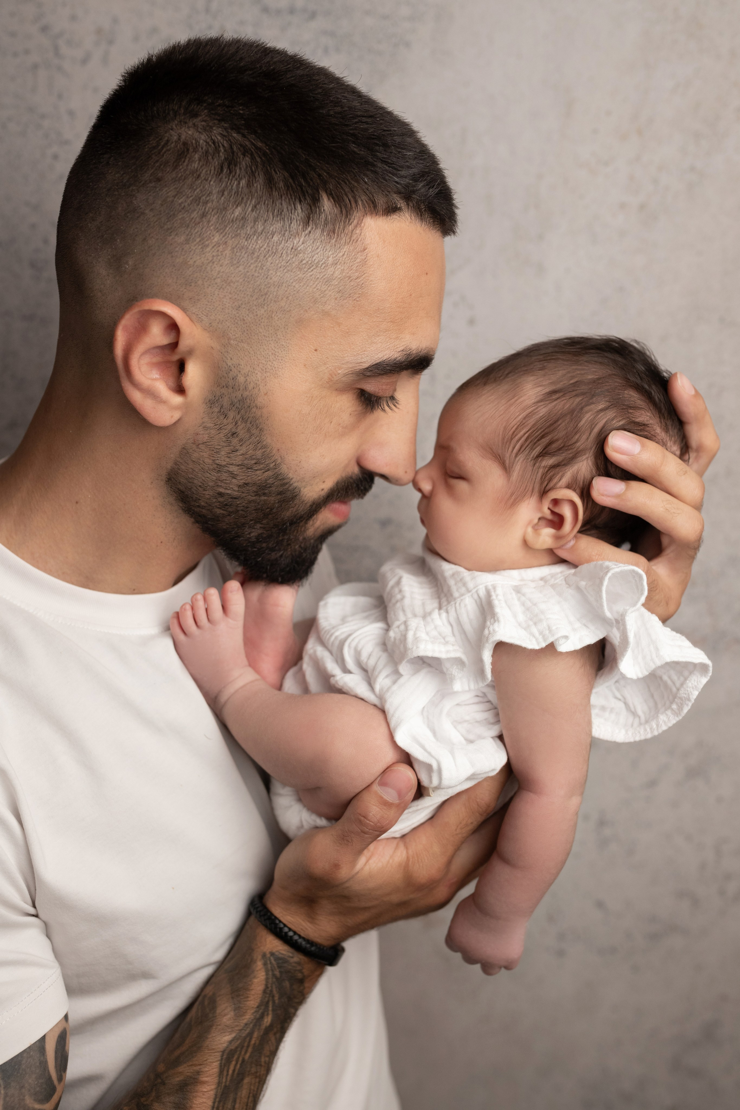 Кадры малыша с родителями. Фотограф новорождённых Анапа Елена Кушнарь