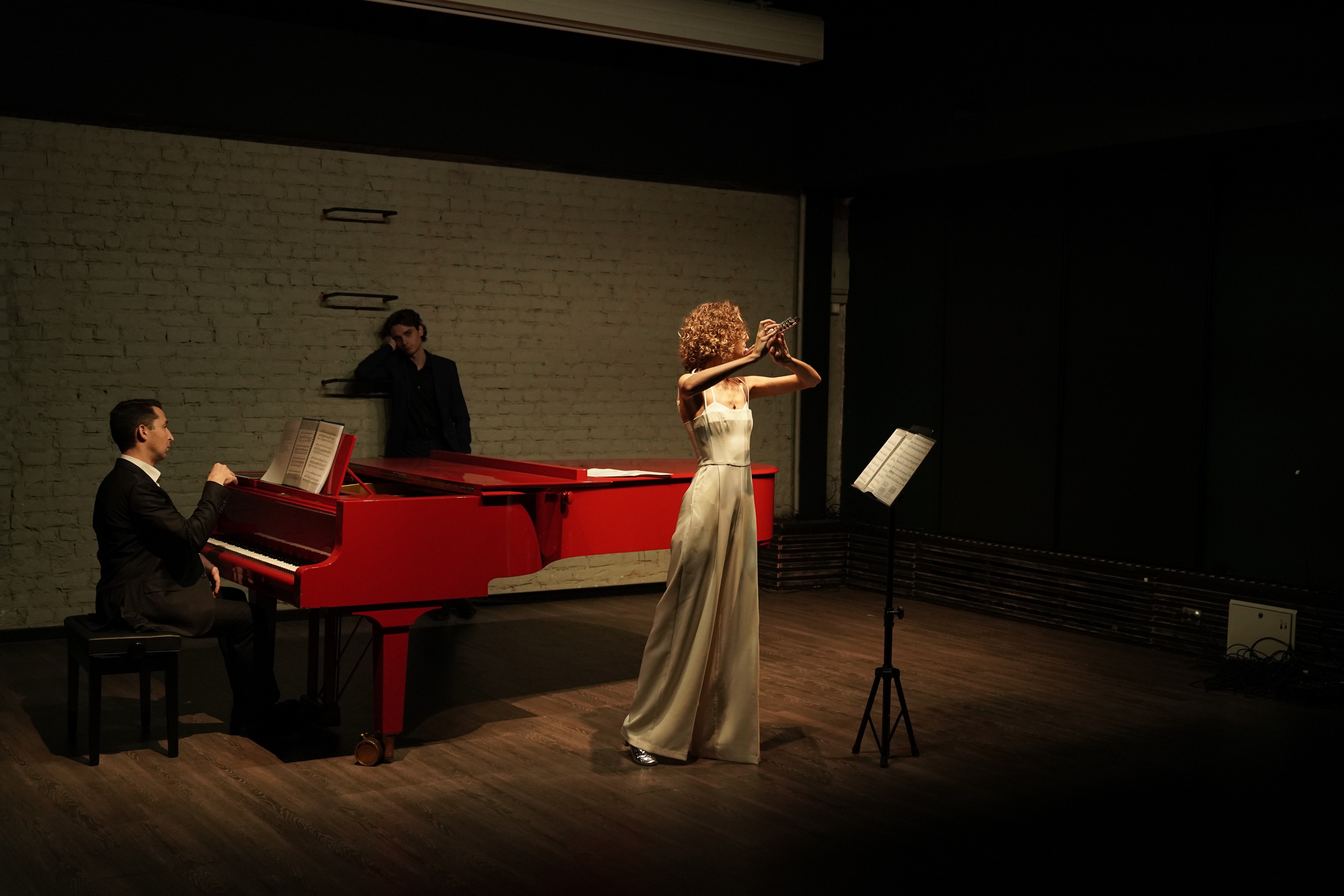 В сумраке Есенин-центра. 7/11/25. Фотограф Строгино Яна Гавриленко