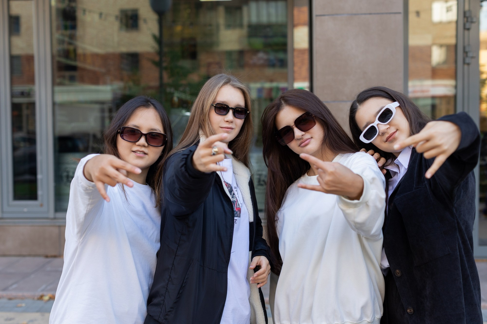 Осенняя съёмка на Южном берегу. 34 школа 9в. СИГМА | Студия выпускных альбомов Красноярск