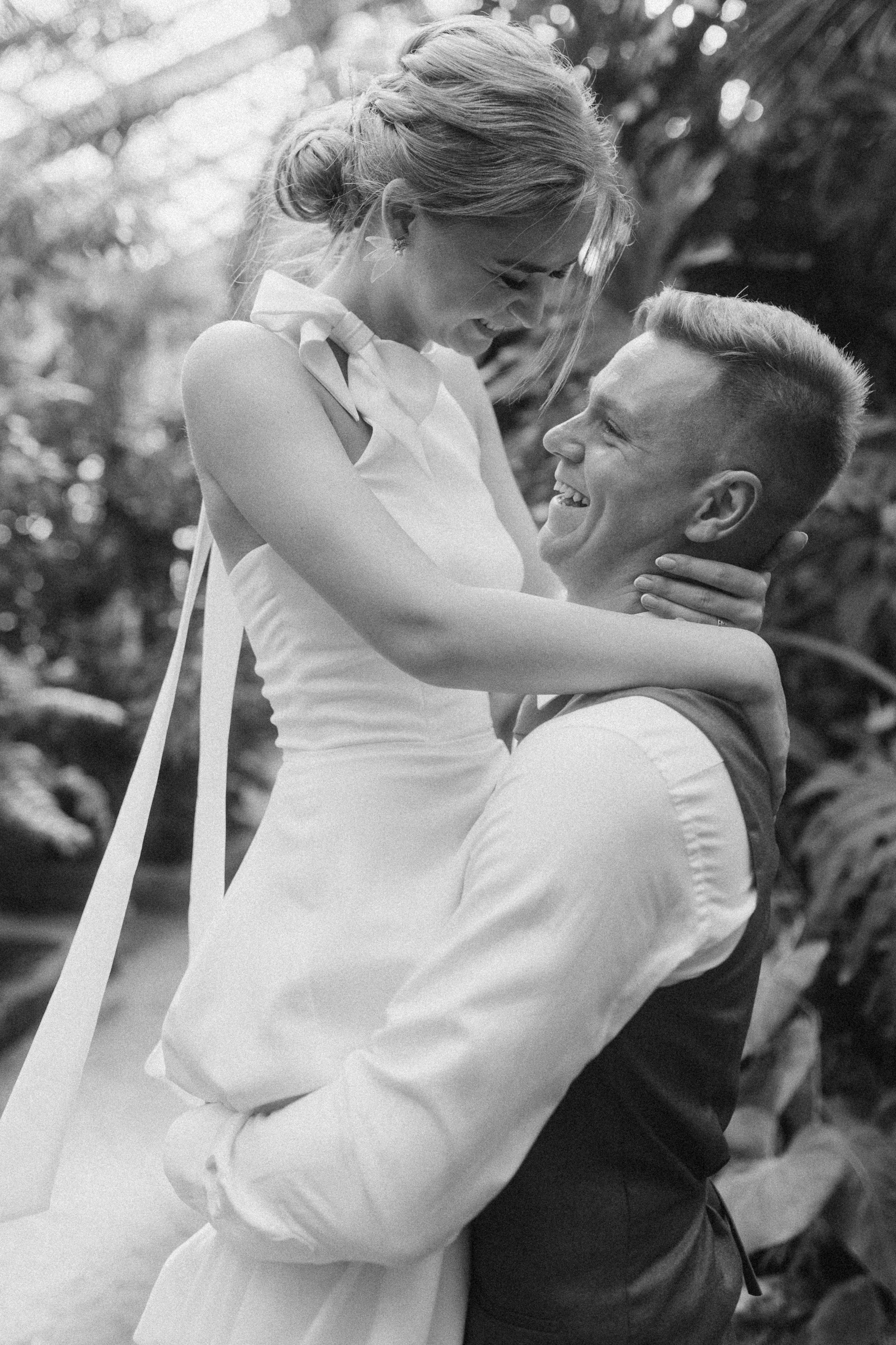 Свадебная фотосессия в Главном Ботаническом саду и в оранжерее. Свадебный фотограф в Москве Мария Крош