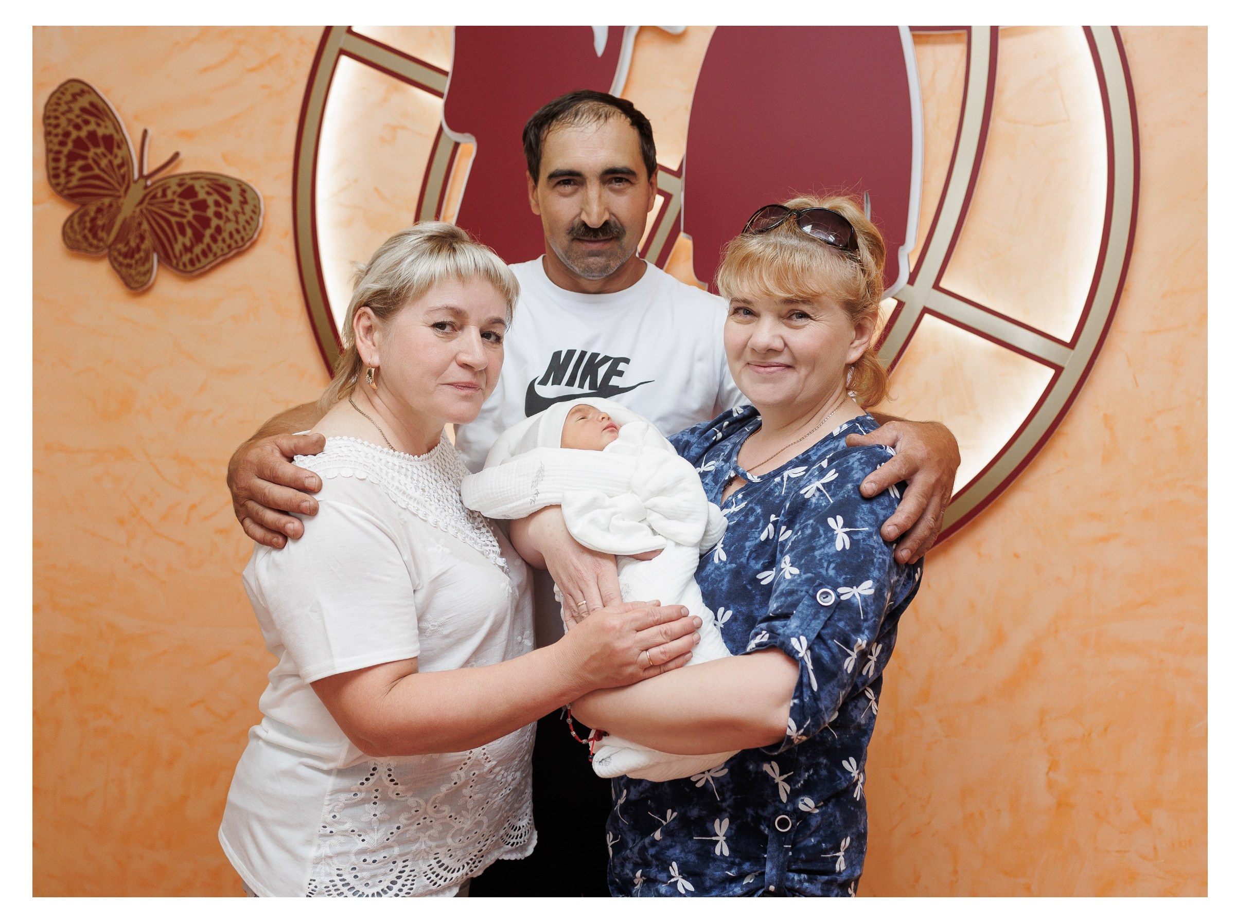 Выписка из роддома. Фотограф Беременности и Новорождённых в Кемерово