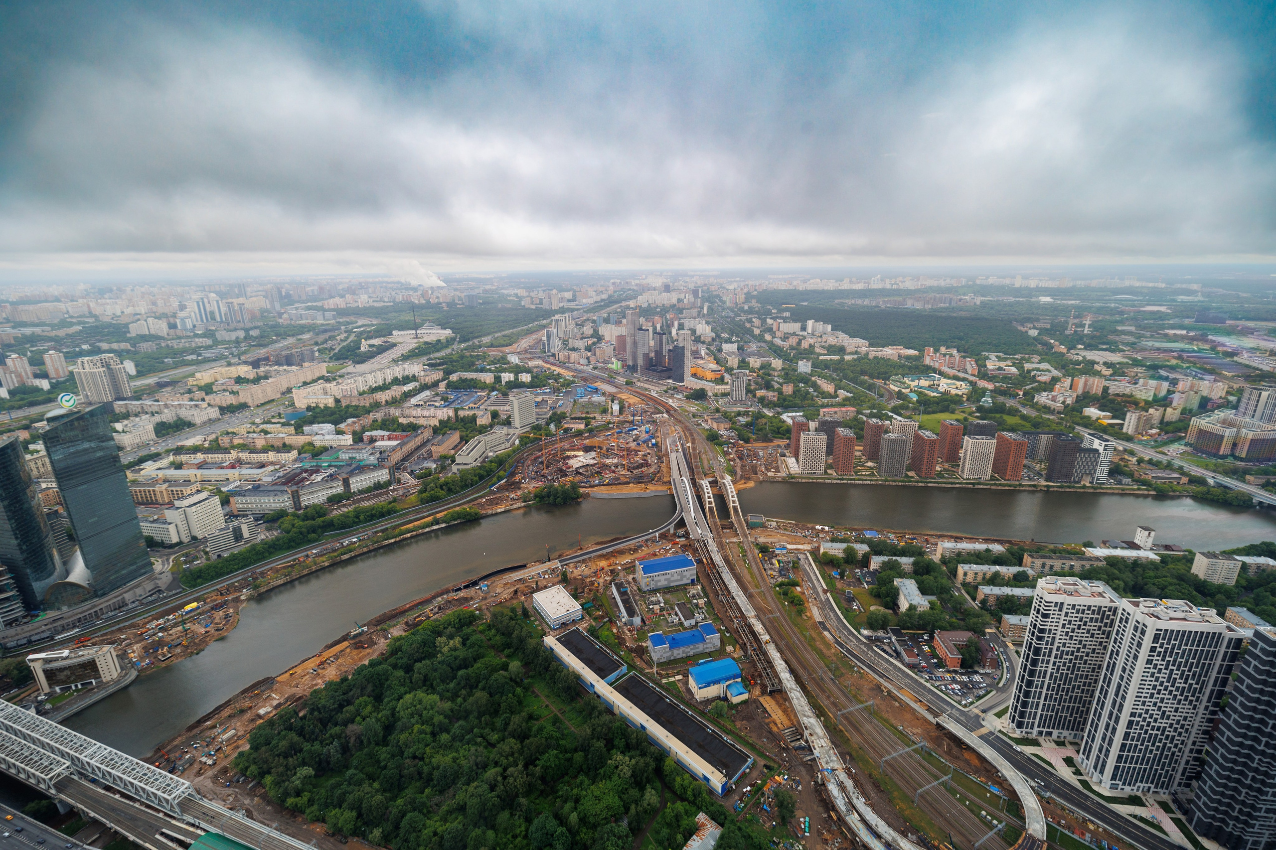 Фотограф на регистрацию в ЗАГС Москва Сити Birds Башня ОКО. Примеры фото, отзывы молодоженов и заявка на регистрацию через официальный сайт.