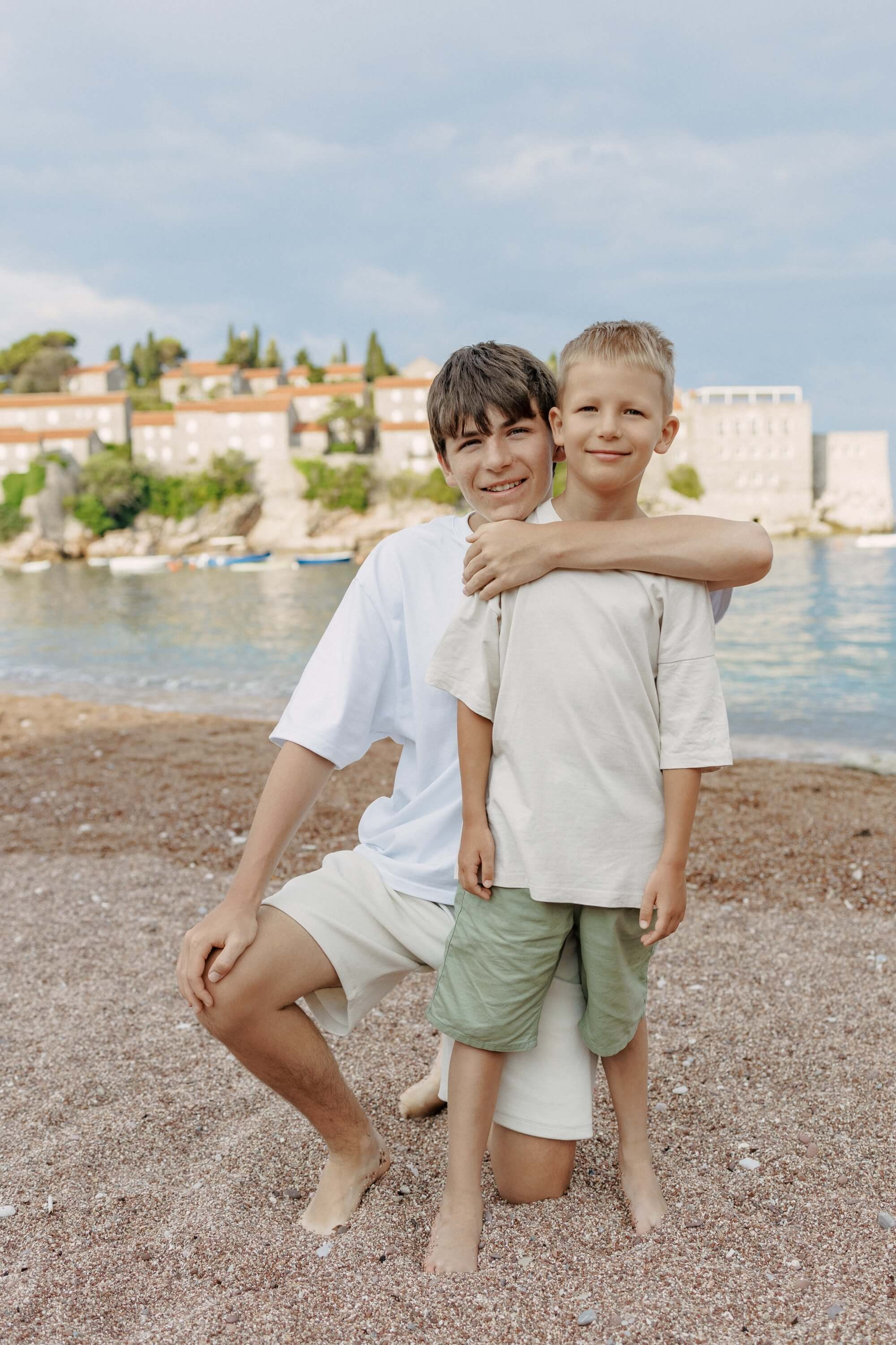 Семейный фотограф в Свети-Стефан Черногория. Федор Лемешко — Семейный и Свадебный Лайфстайл фотограф в Таиланде Дубае Грузии Армении