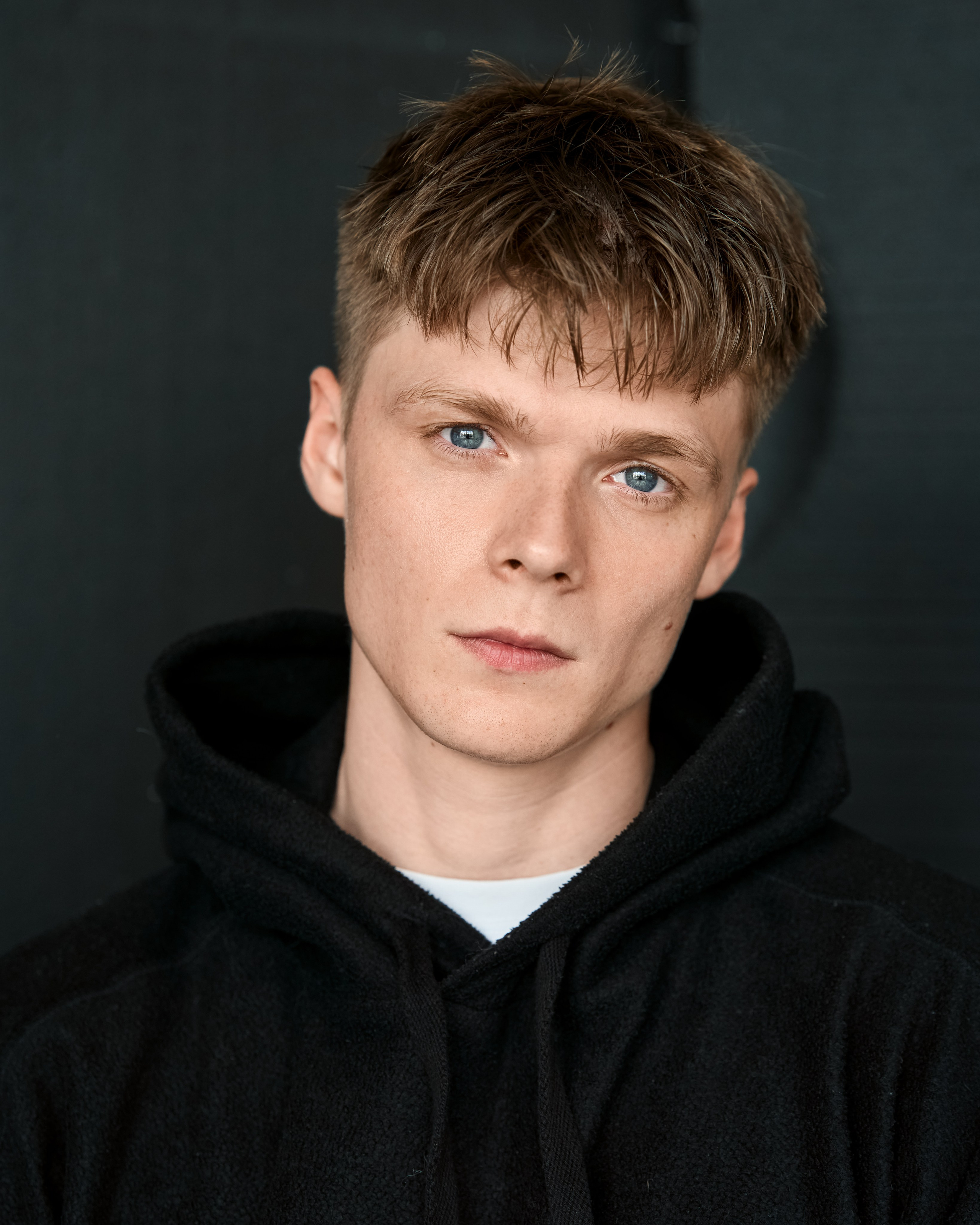 Актерское портфолио с естественным светом Александр Котов