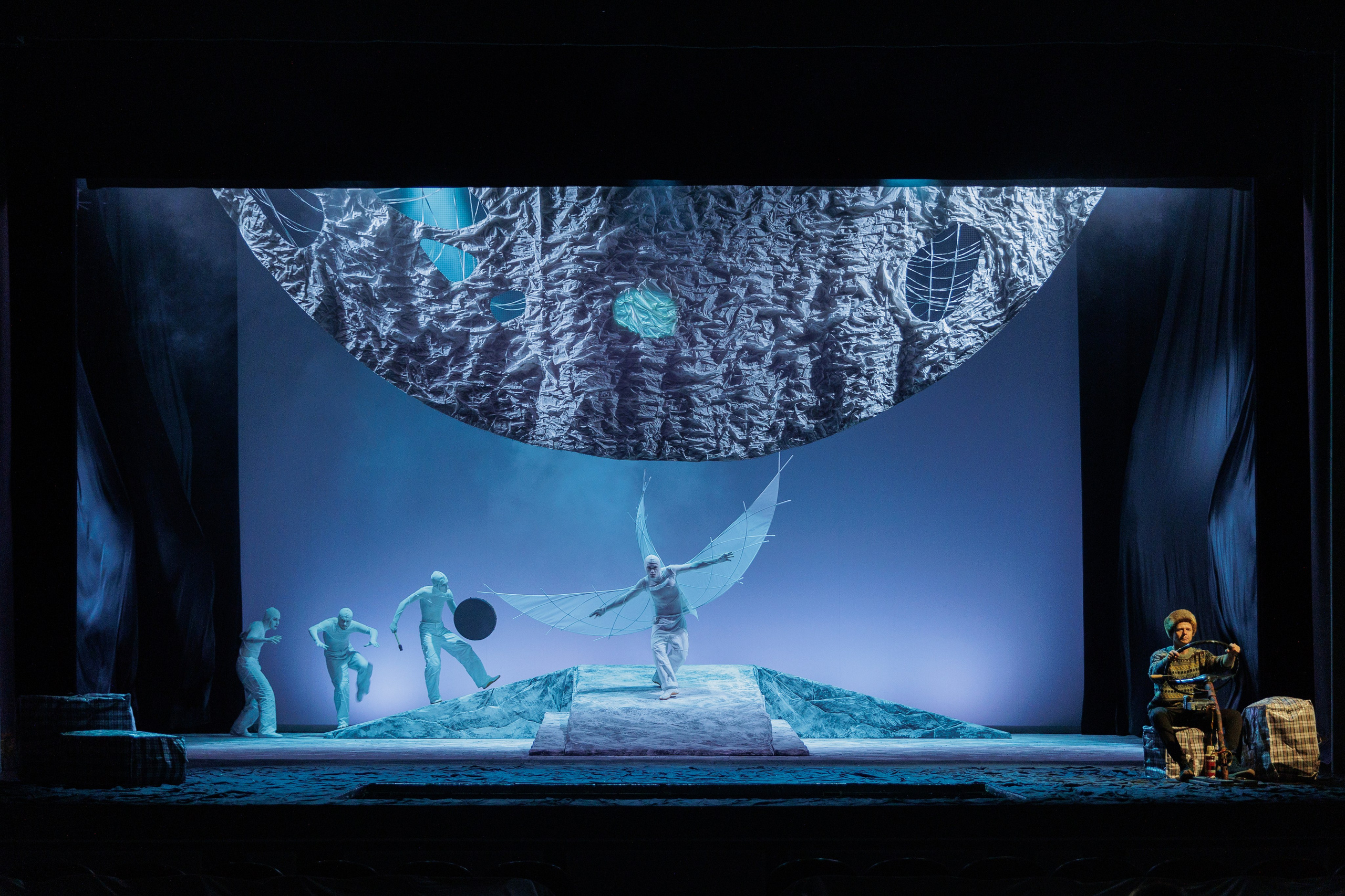 Декорации для спектакля «Полярная болезнь» | Театр Комиссаржевской. История занавеса. Превращаем идею в технологию