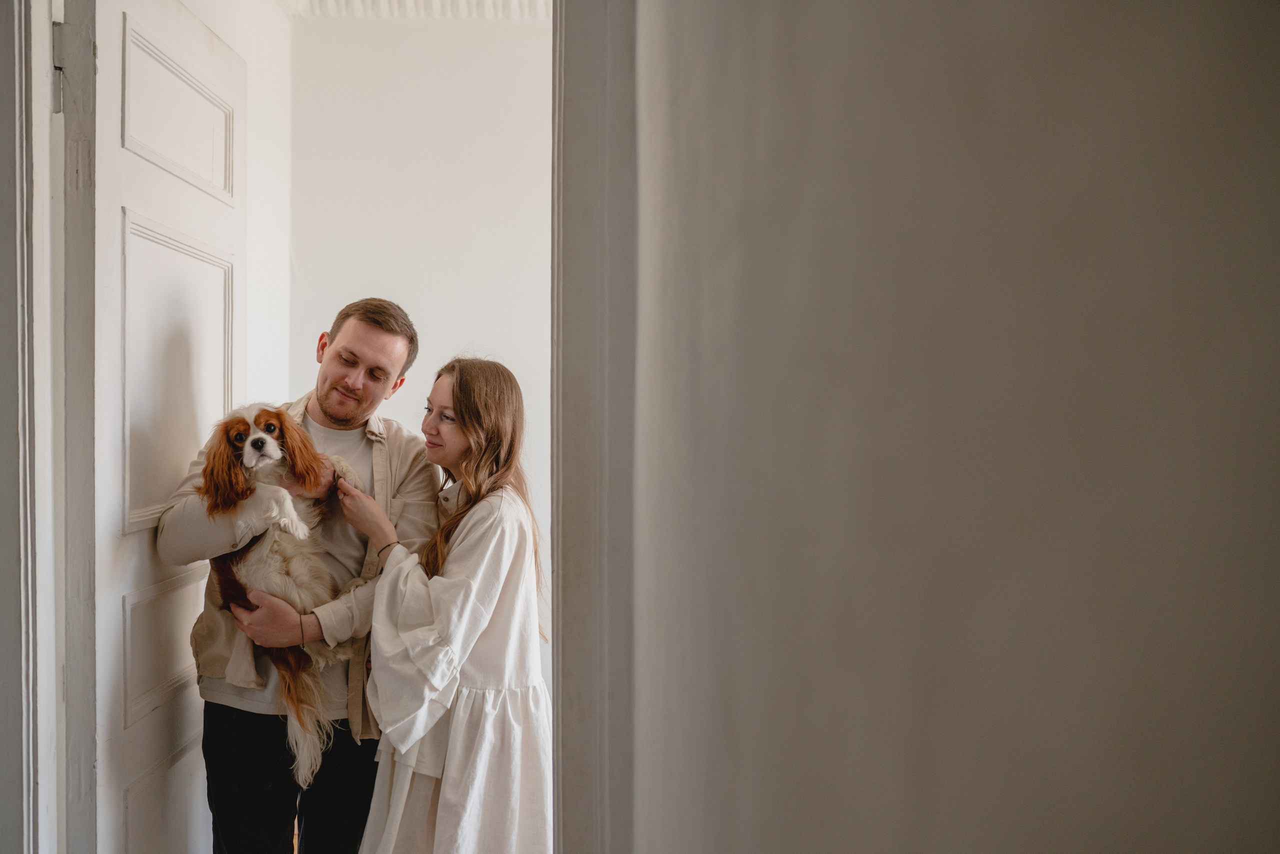 Юля и Сережа в винтажной квартире. Семейный фотограф в Москве Лилия Лебедева