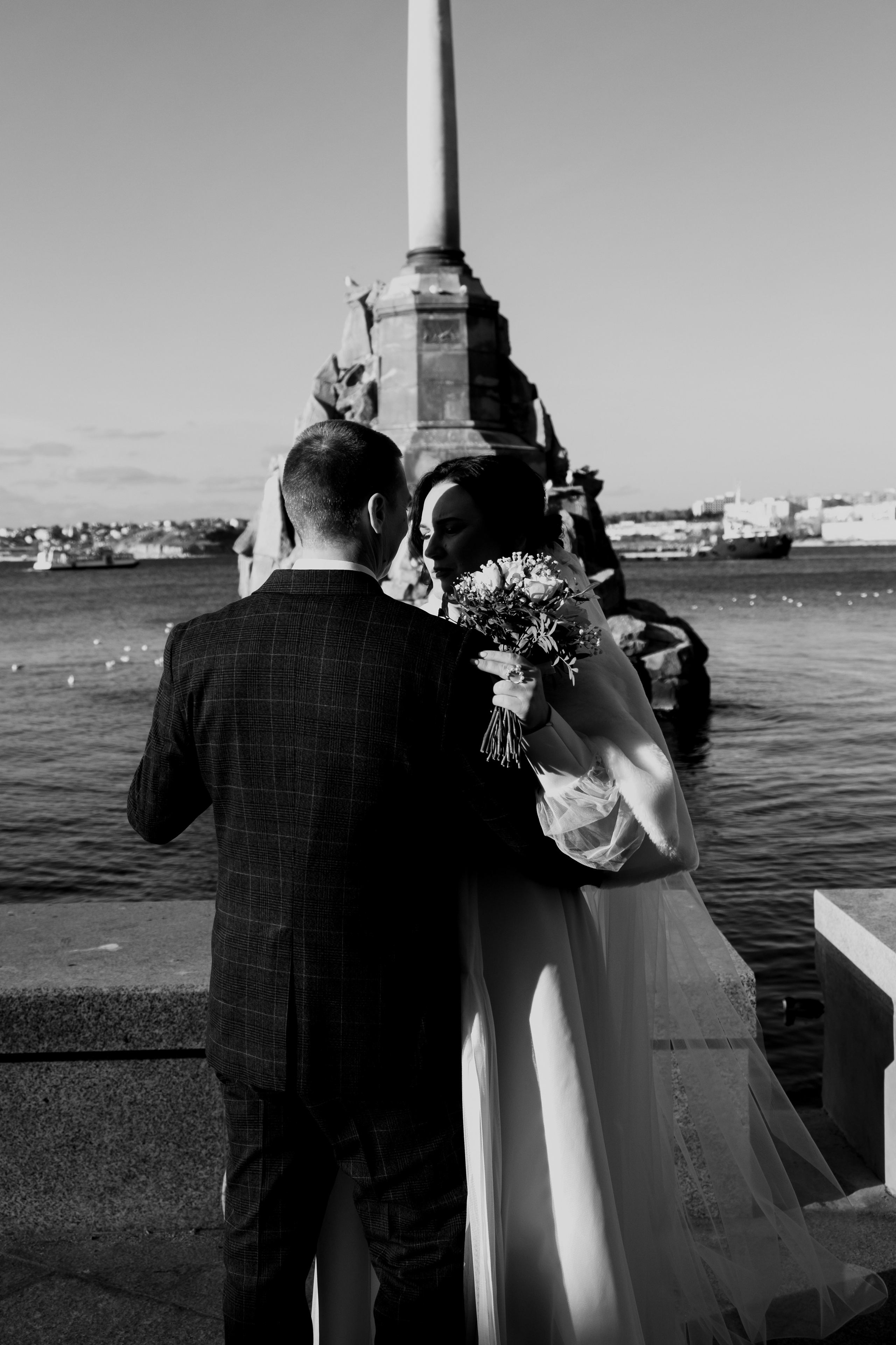 Гостиница Севастополь. Свадебная фотосессия Новый Херсонес. Профессиональная фотосъемка в Крыму. Натуральные эмоции и живые кадры. Забронируйте дату прямо сейчас!