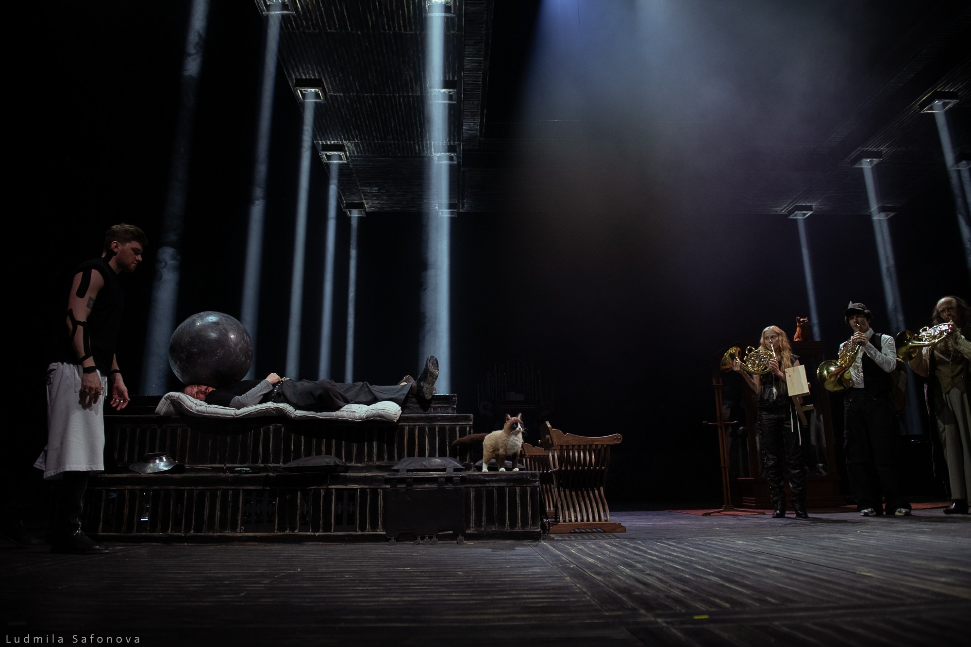 Гамлет. Режиссёр Андрей Гончаров. Гамлет Юра Борисов. Lucytheatre