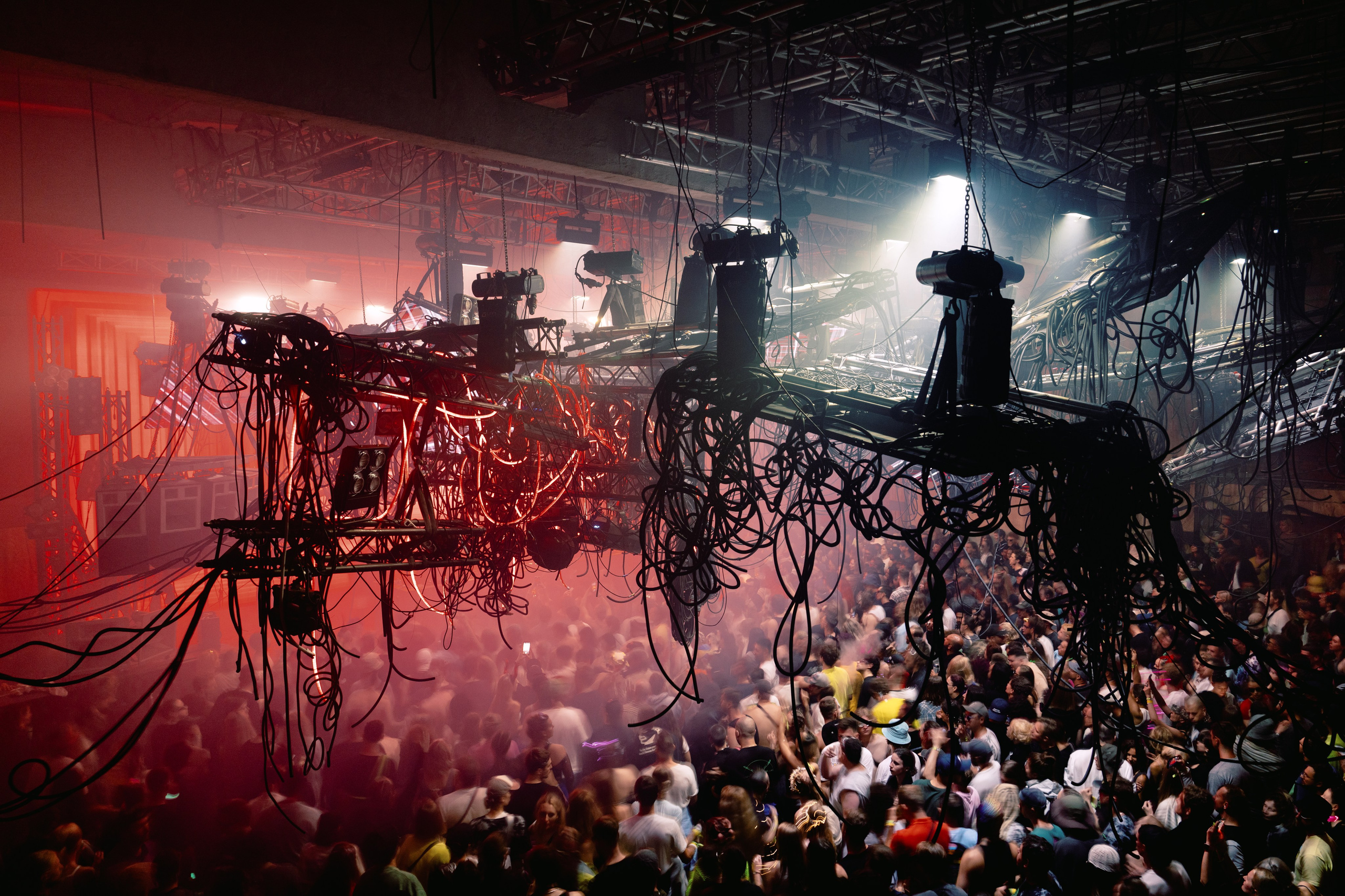 Outline 2024. @tomrus: Рустам Шагиморданов — фотограф