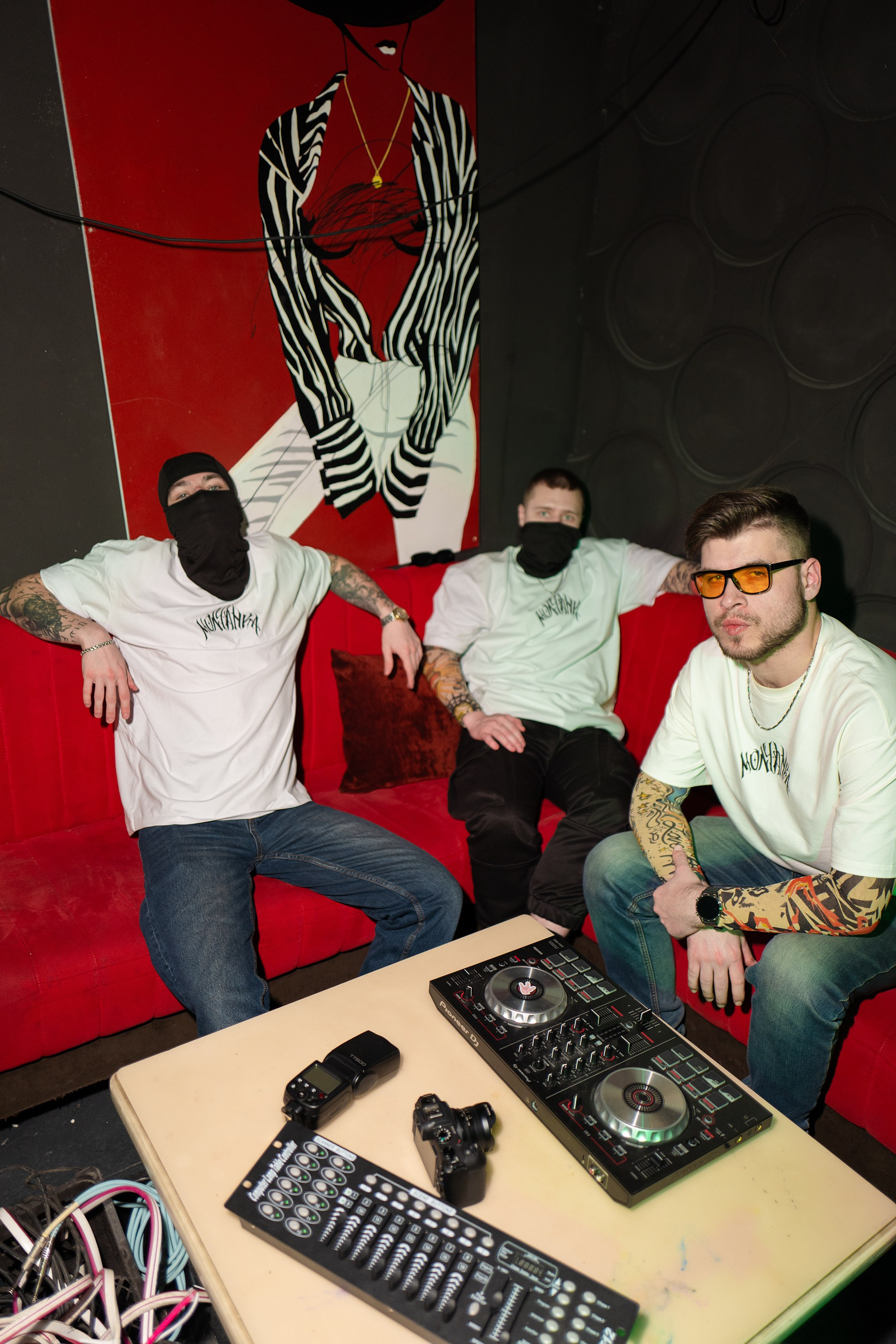 Реклама футболок «Молчанка». Фотограф Тюмень