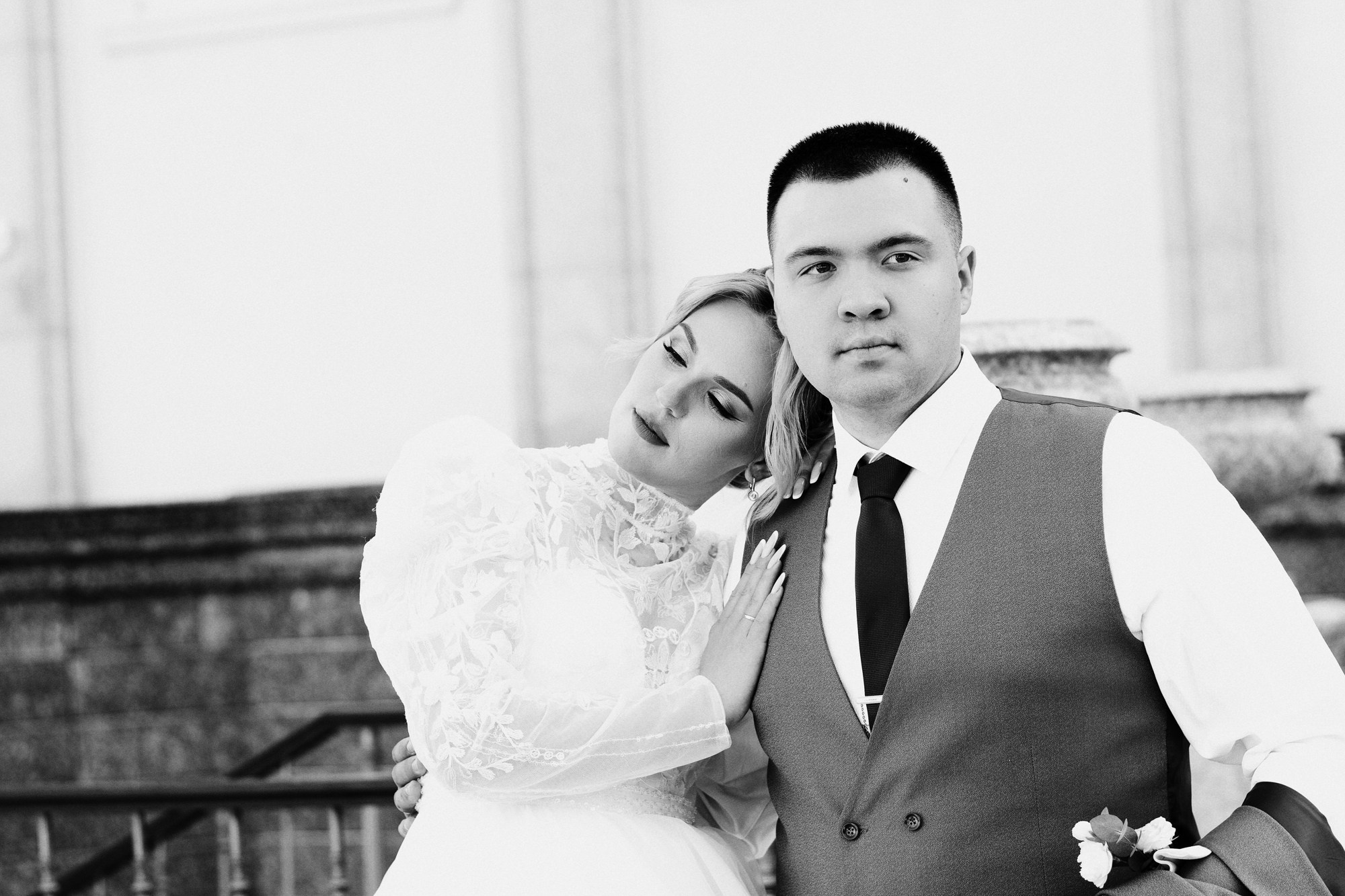 Свадебный фотограф в Тюмени Дарья Мустафина, портрет невесты в светлых тонах. Портретный фотограф Тюмень Дарья Мустафина