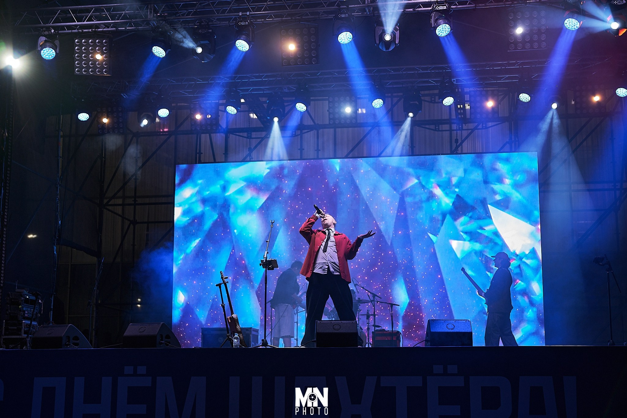 Рок-энергия, которая захватила Междуреченск! День Шахтера, ДК “Распадский” и “Братья Грим” - это было мощно! Никита Максимов чувствовал эту энергию.