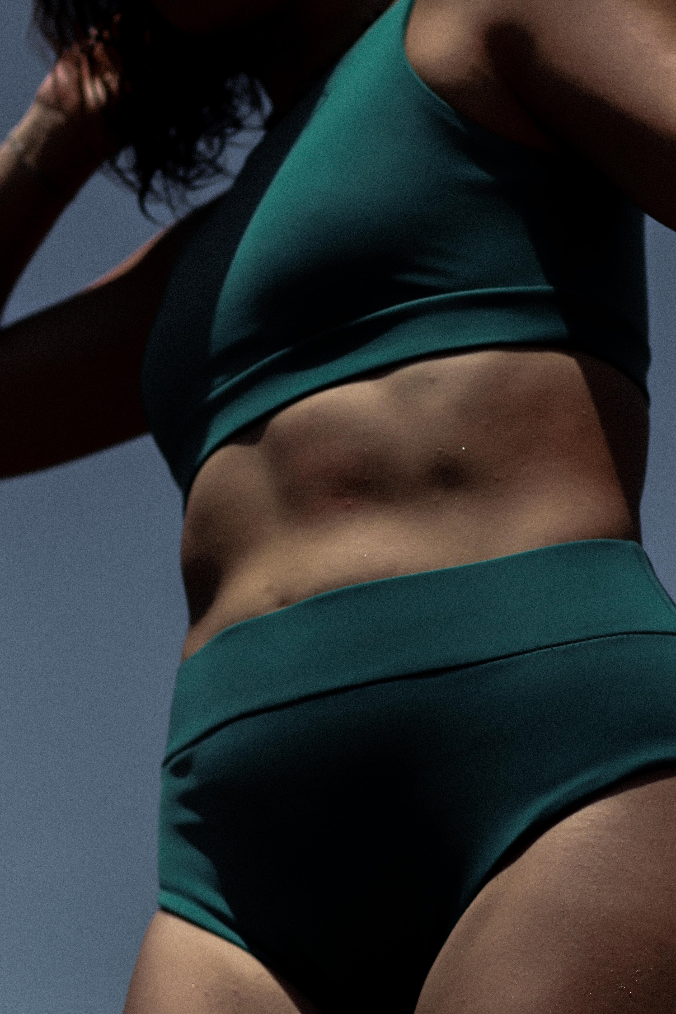 Коллекция купальников для серфинга. Фотограф на Шри-Ланке