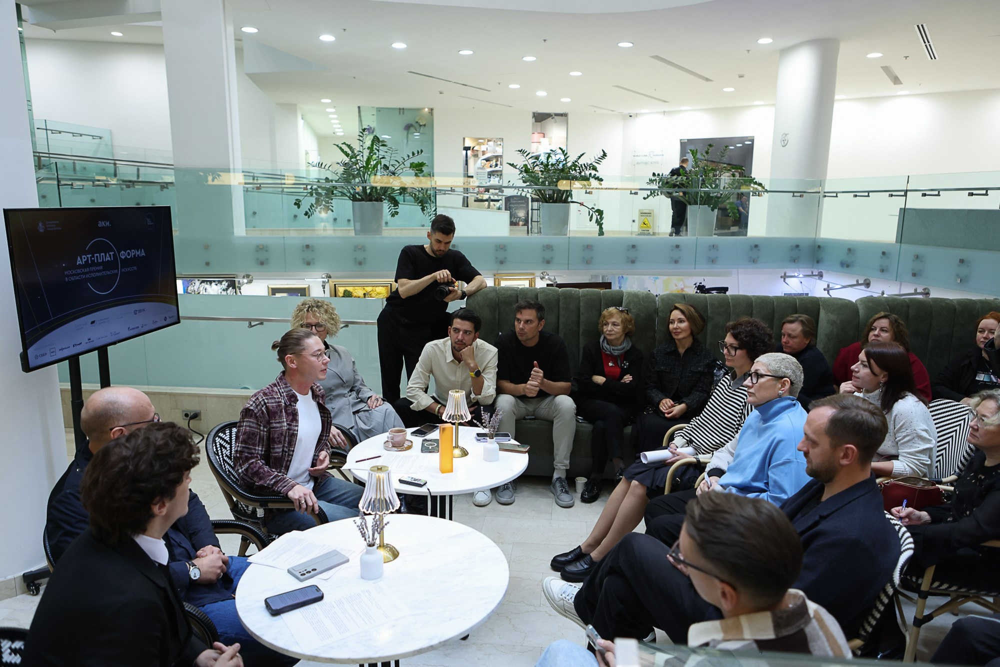 Пресс-бранч АРТ-ПЛАТФОРМА. Reportage, architectural, fine art photographer Lena Melnikova in Moscow