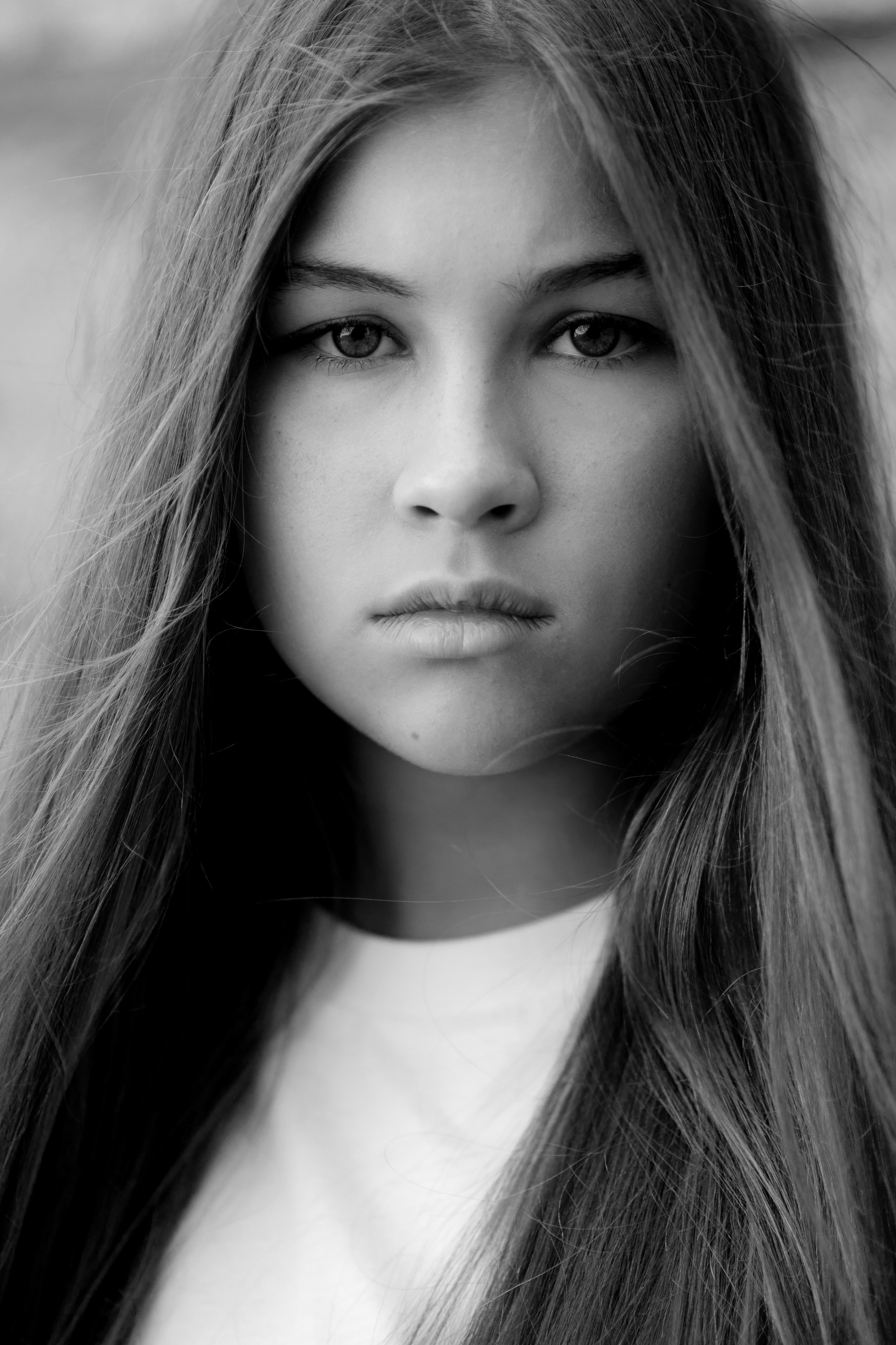 Фотосессия девочки подростка в старом городе. Главная