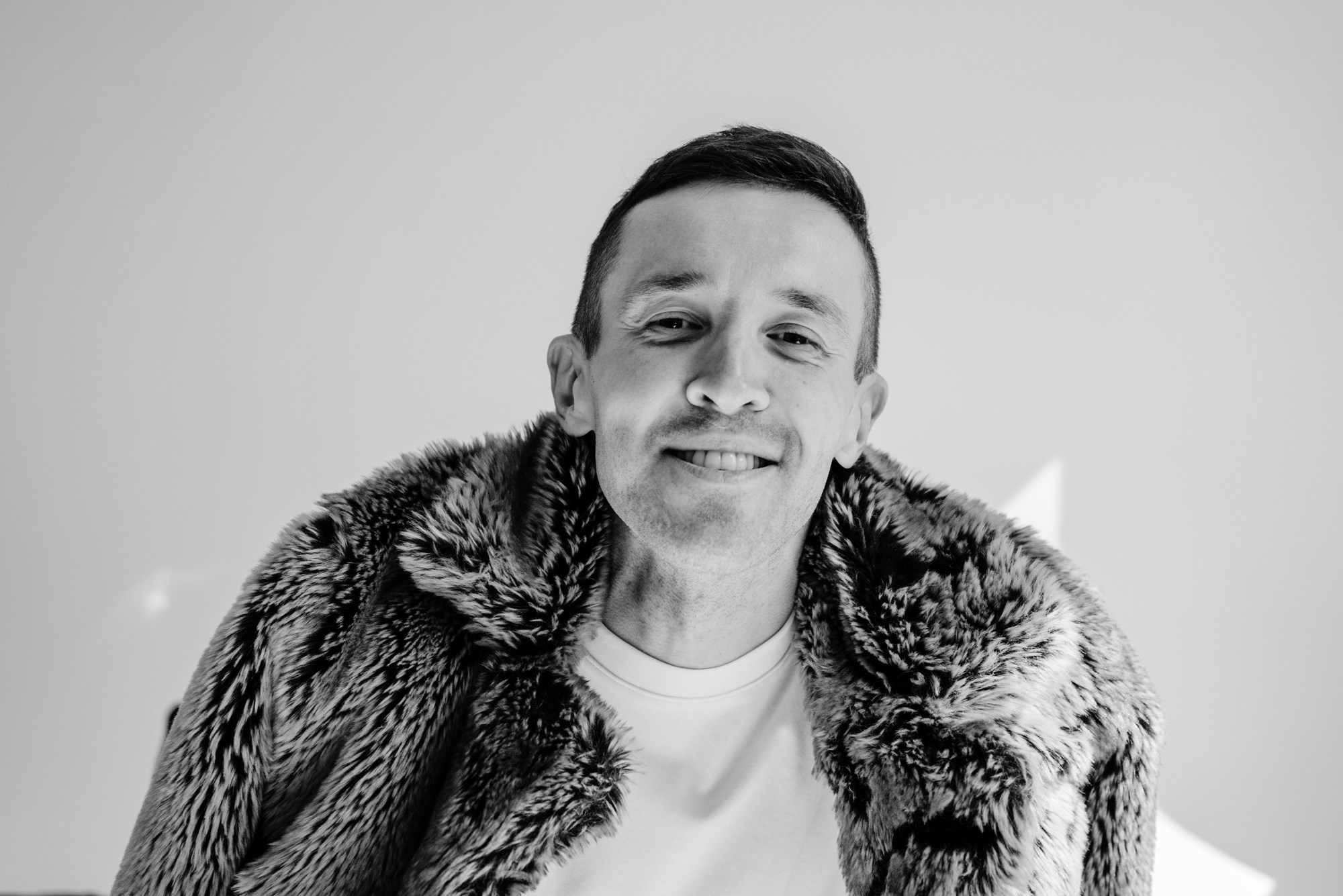 Мужской фотограф в Тюмени | Фотосессия в студии 2.16 на циклораме. Портретный фотограф Тюмень Дарья Мустафина