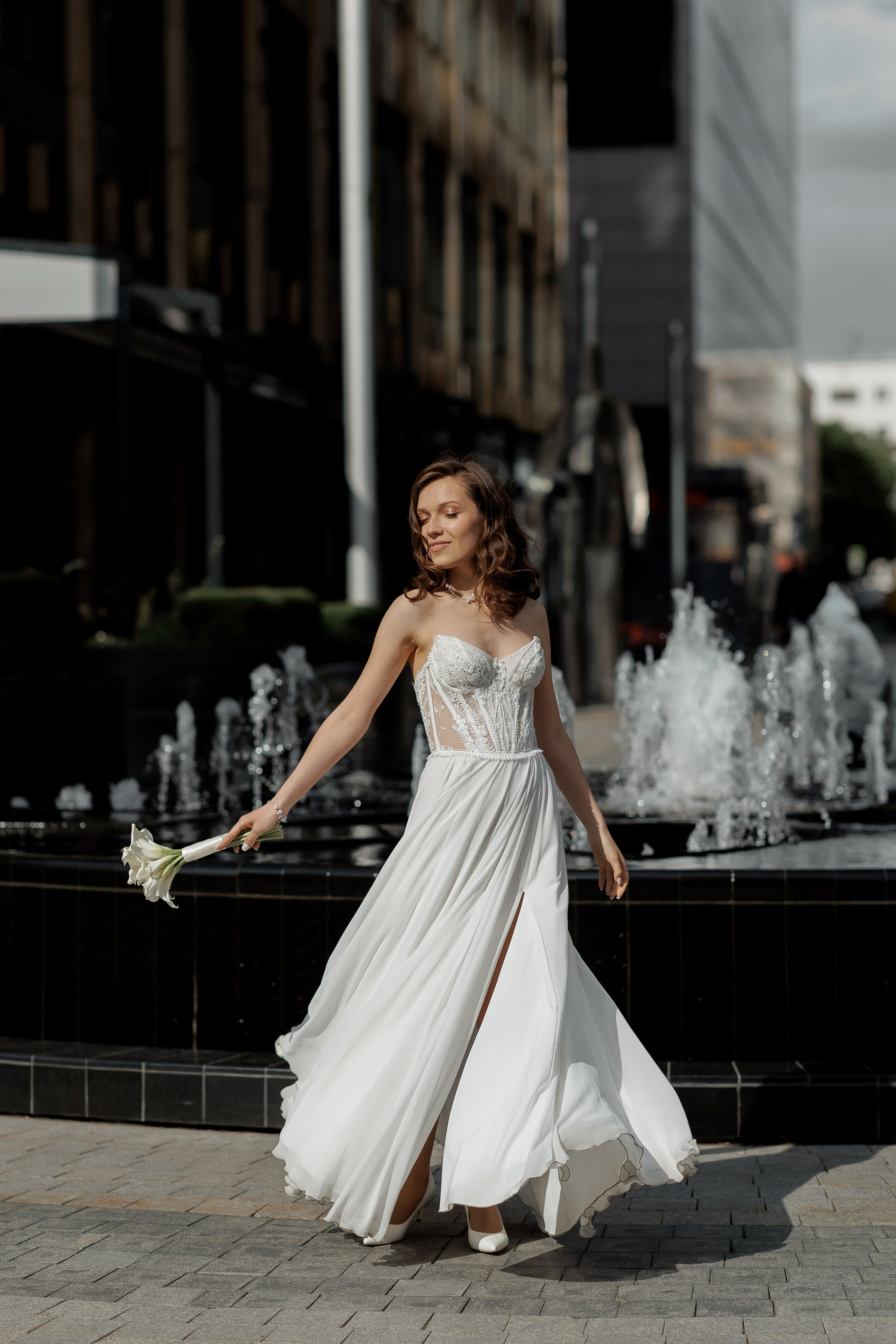 Свадебная прогулка по городу. Свадебный фотограф в Москве Дарья Олендарёва