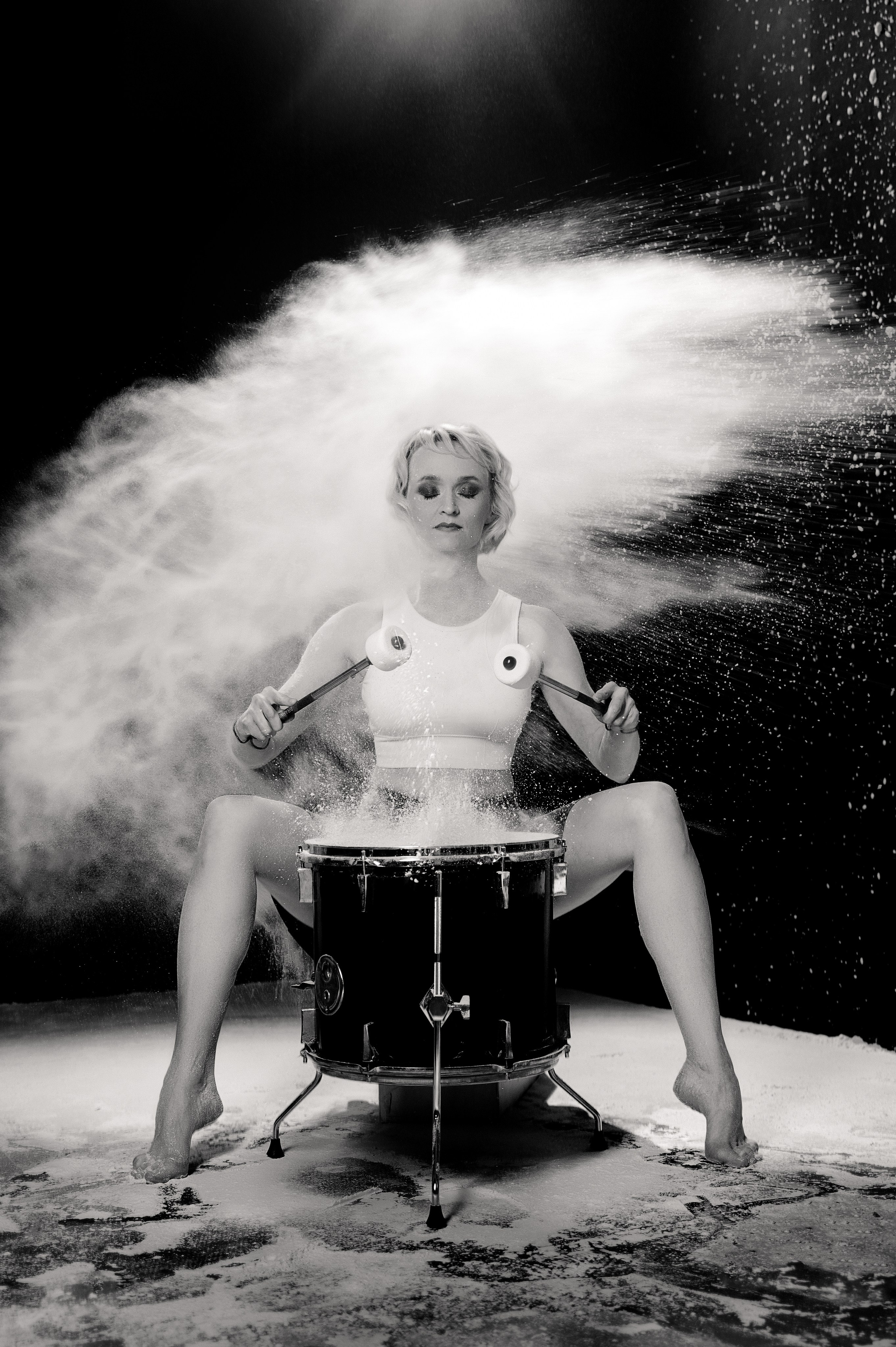 Фотосессия с мукой. Фотограф Евгения Соколова