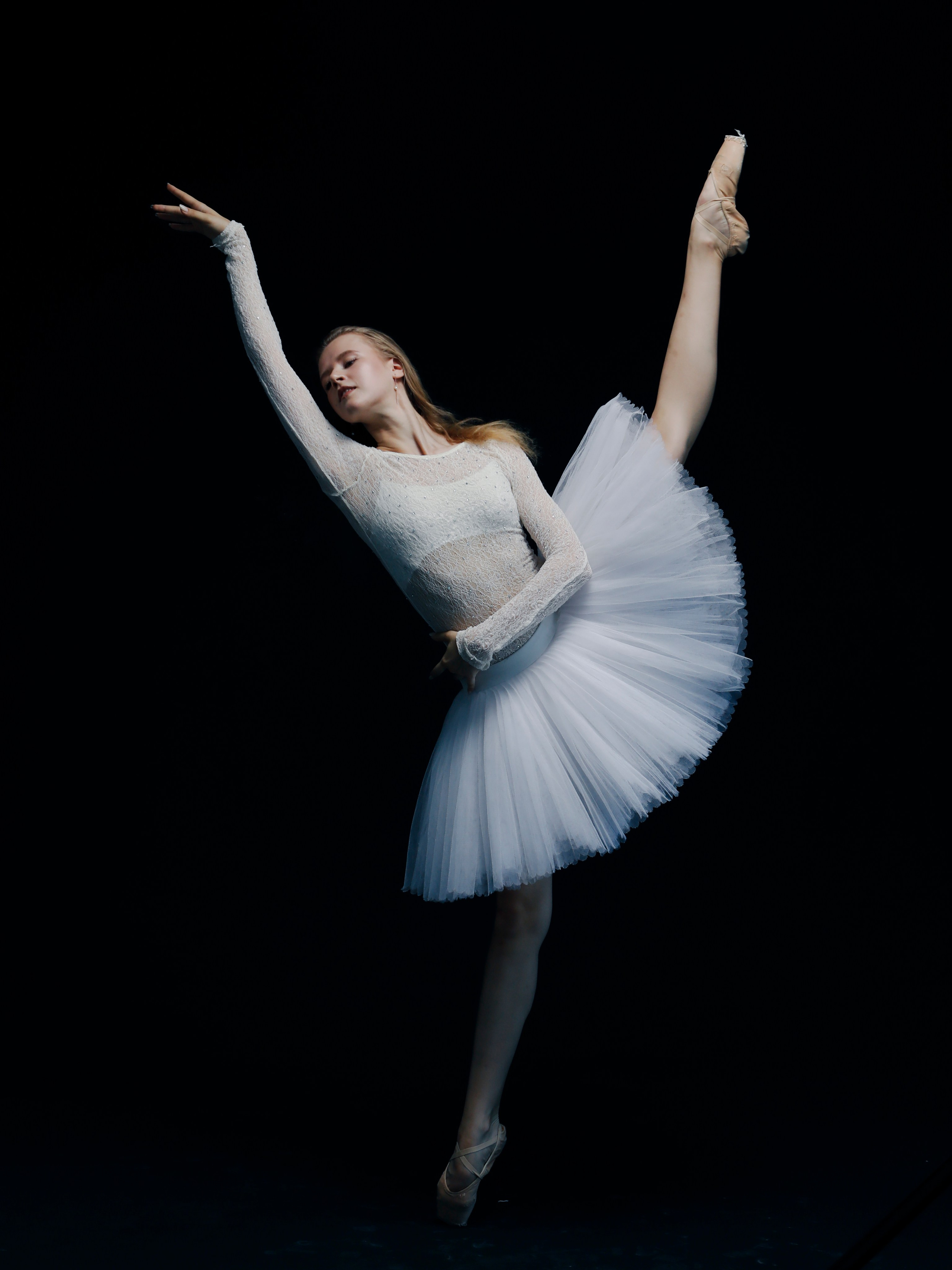 The silk and the tide. Elizabeth Marriott