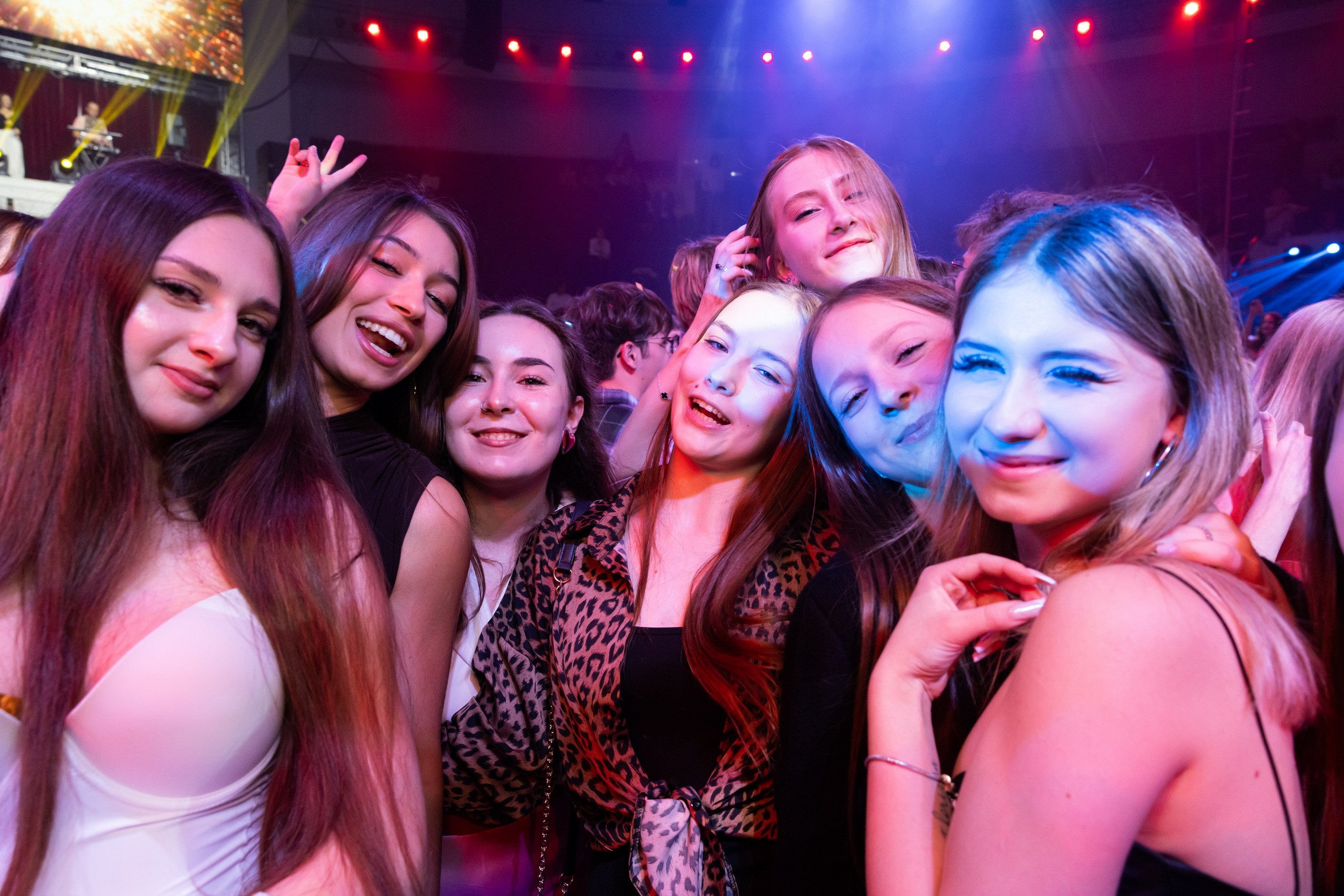 Городской бал выпускников (24 июня 2025). Репортажный фотограф Алексей Пирязев