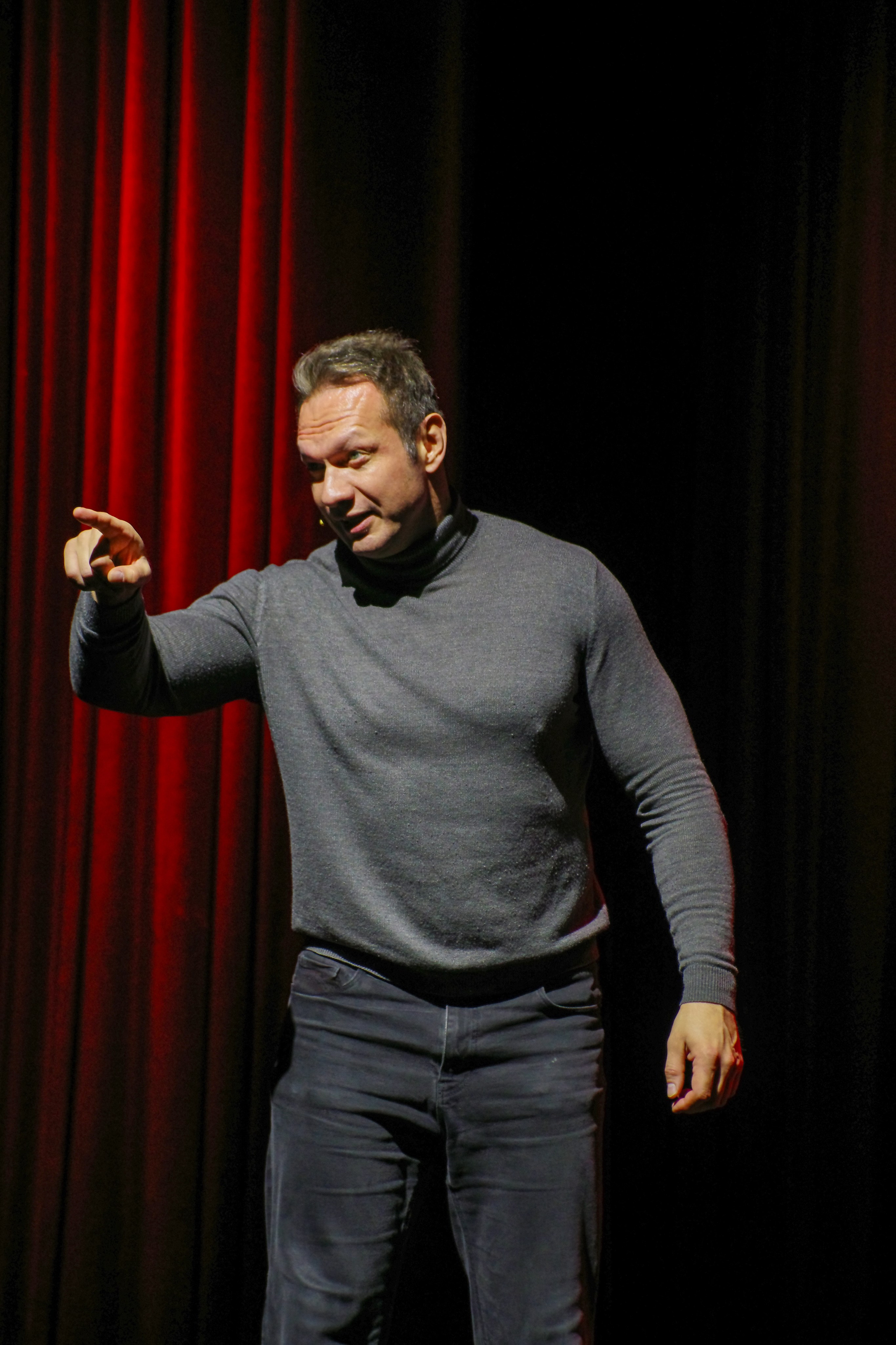 Театр И-Он, Мюнхгаузен. Семейный и детский фотограф Антон Зорин