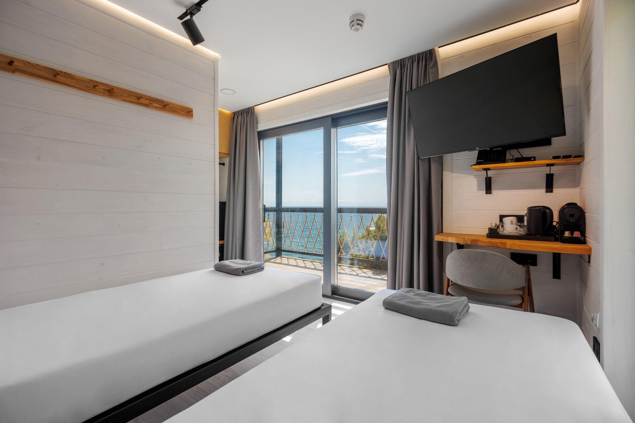 Тропы Батилиман — рекламная фотосъёмка глэмпинга на Южном берегу Крыма. Свадебный фотограф, фотосъемка в Крыму, Севастополе, Симферополе, Ялте