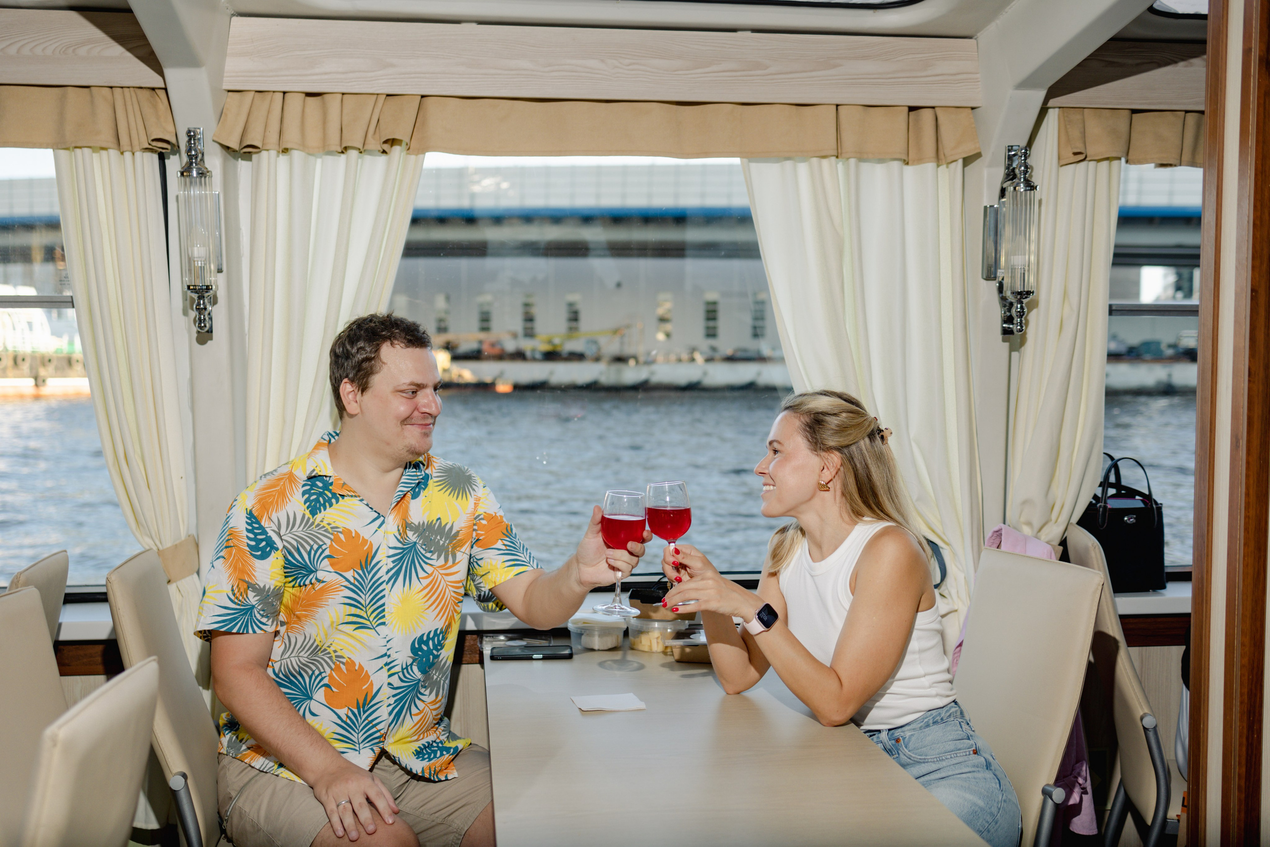 Gravity Project круизы. Репортажный и портретный фотограф в Санктпетербурге. Видиосъемка мероприятий в Санкт-Петербурге