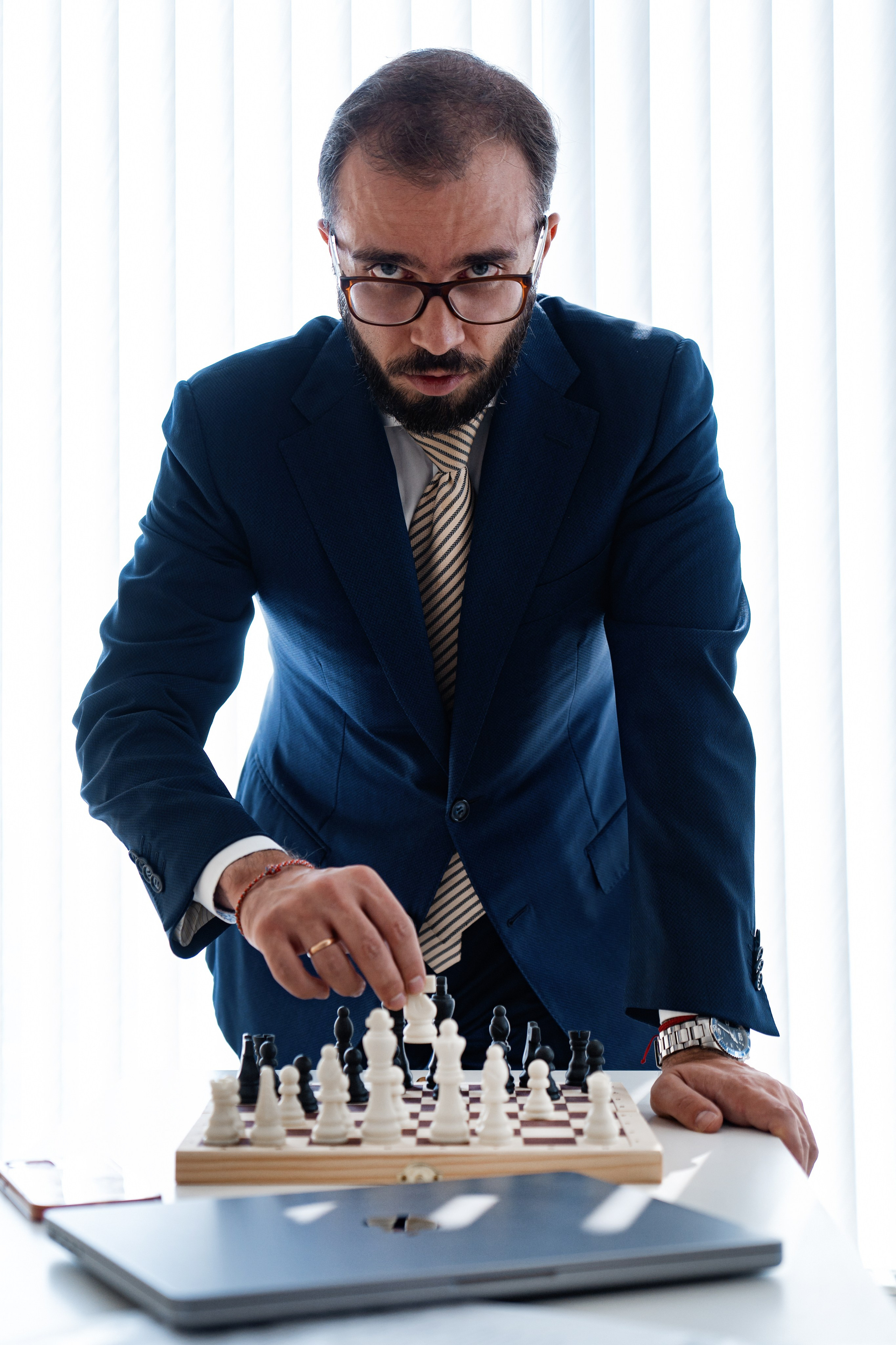 Деловые Портреты женщин и мужчин. Студийный и Рекламный Фотограф в Екатеринбурге Сергей Минин