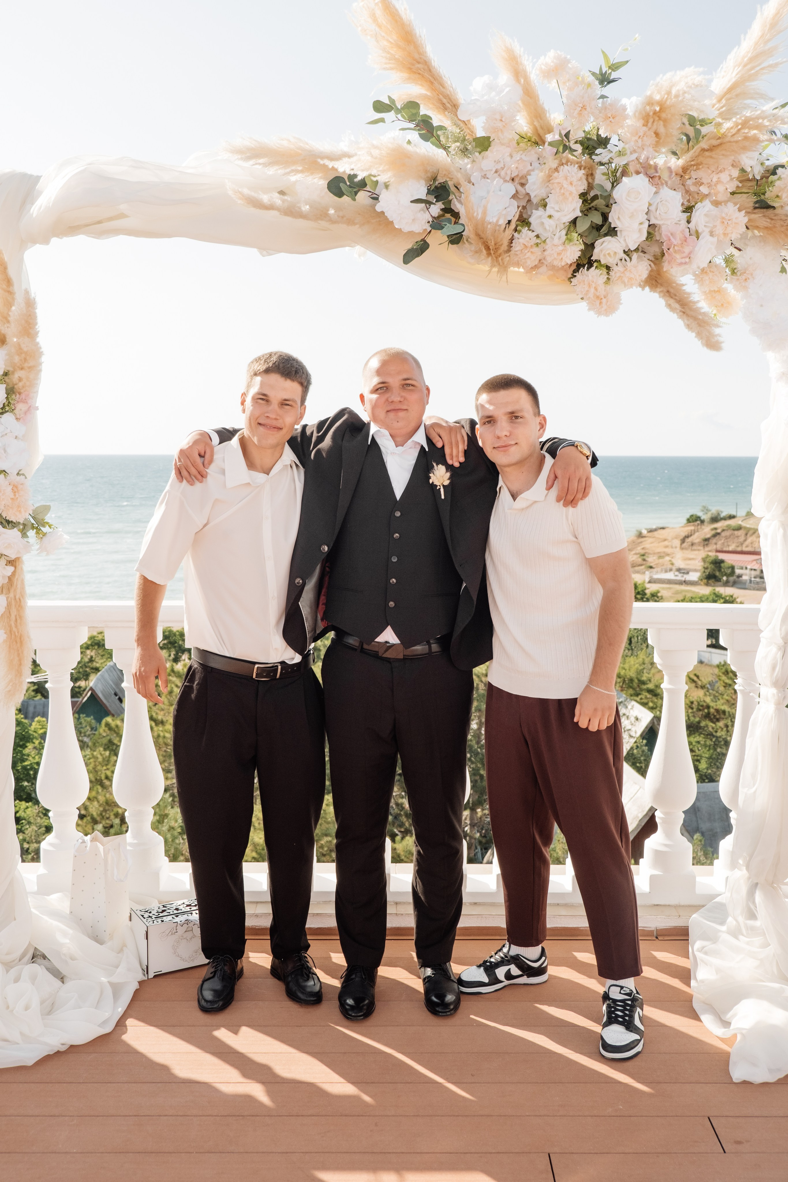 Свадебный ретопртаж. Профессиональная фотосъемка в Крыму. Натуральные эмоции и живые кадры. Забронируйте дату прямо сейчас!