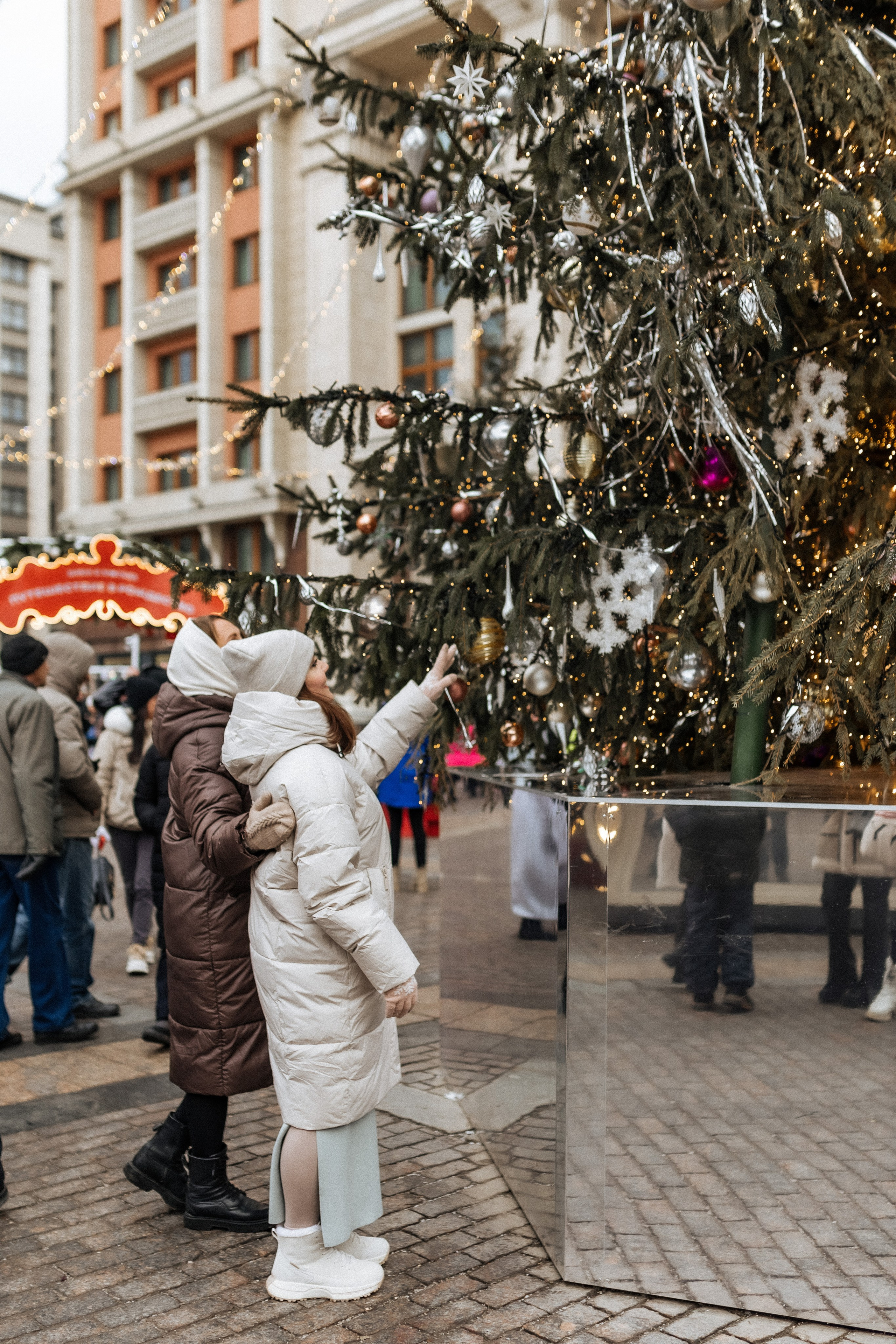 Новогодняя прогулка, ГУМ-ярмарка. Ира и Маша!. Профессиональный фотограф, Москва |Видное Елена Елизарова