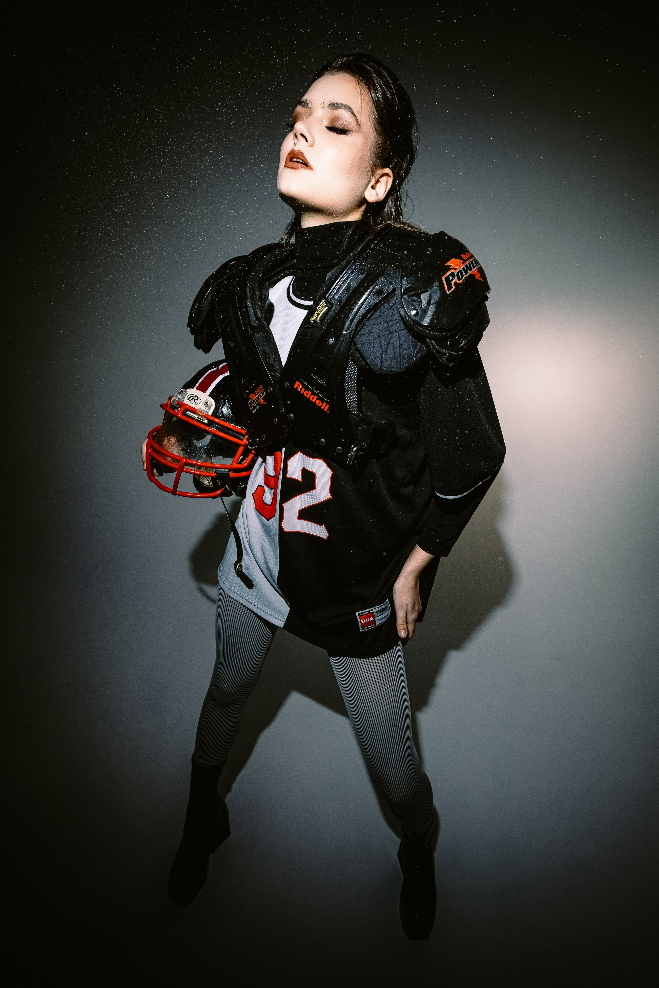 американский футбол, спортшик, фотосессия творческая, студийный свет, женская фотосессия