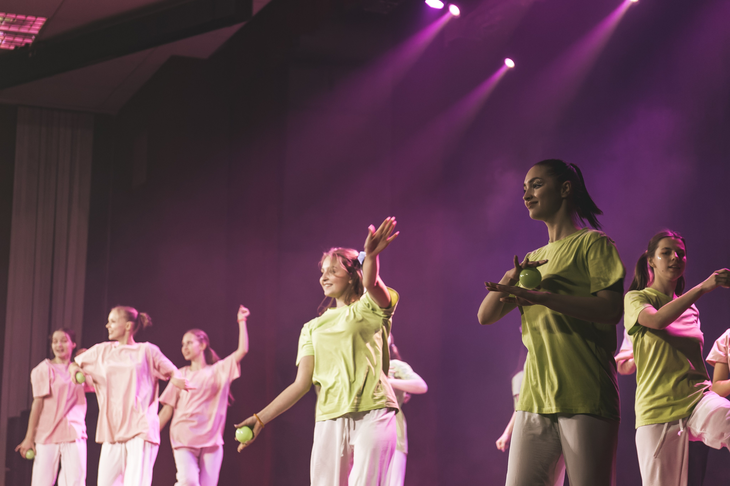СмолГУ — Зеленое Яблоко — 2023. Танец. KiPPER Gallery — Фотограф