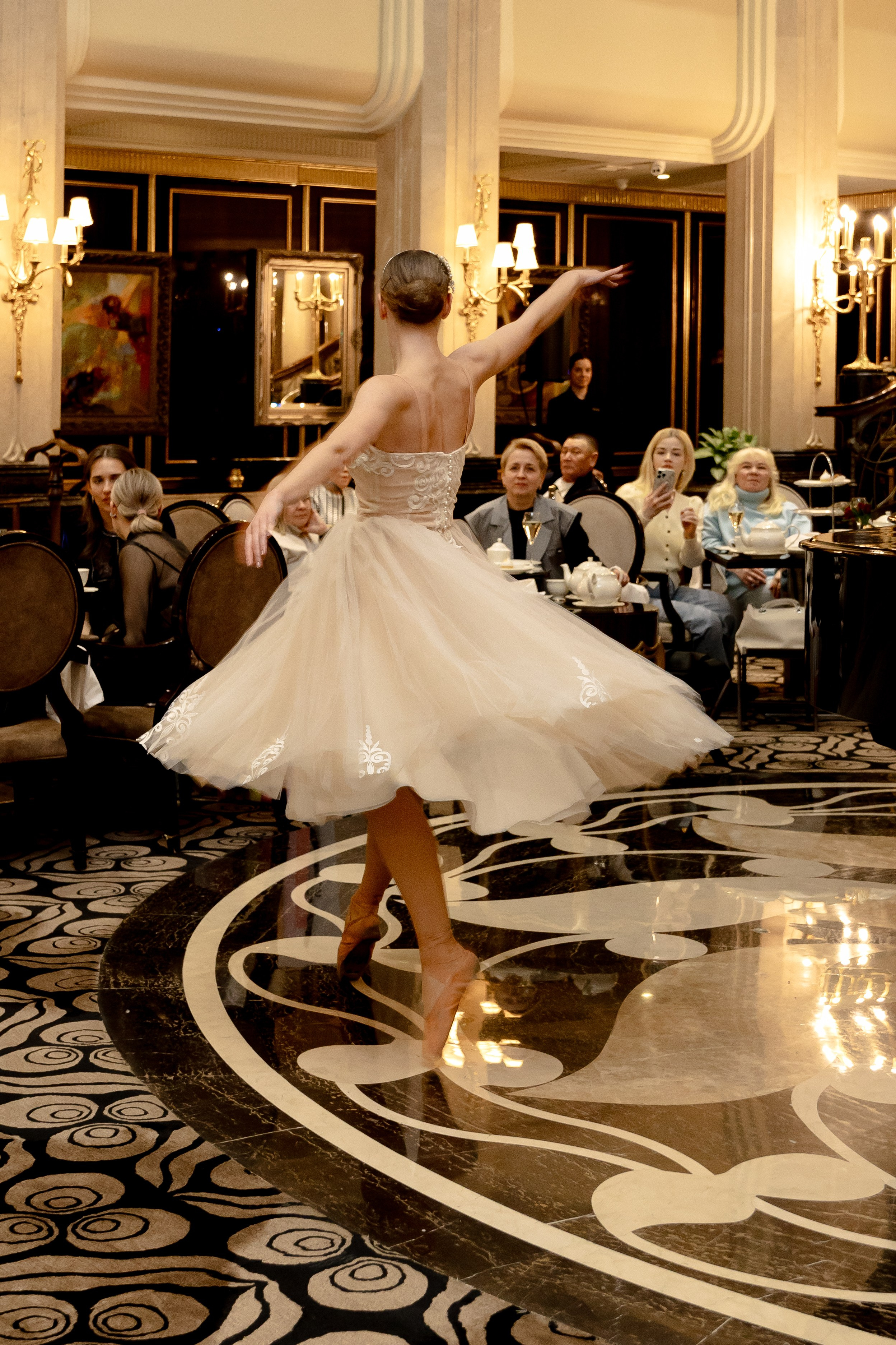 Чайная церемония в отеле «ST REGIS MOSCOW». Свадебный/Портретный фотограф снимаю в Москве