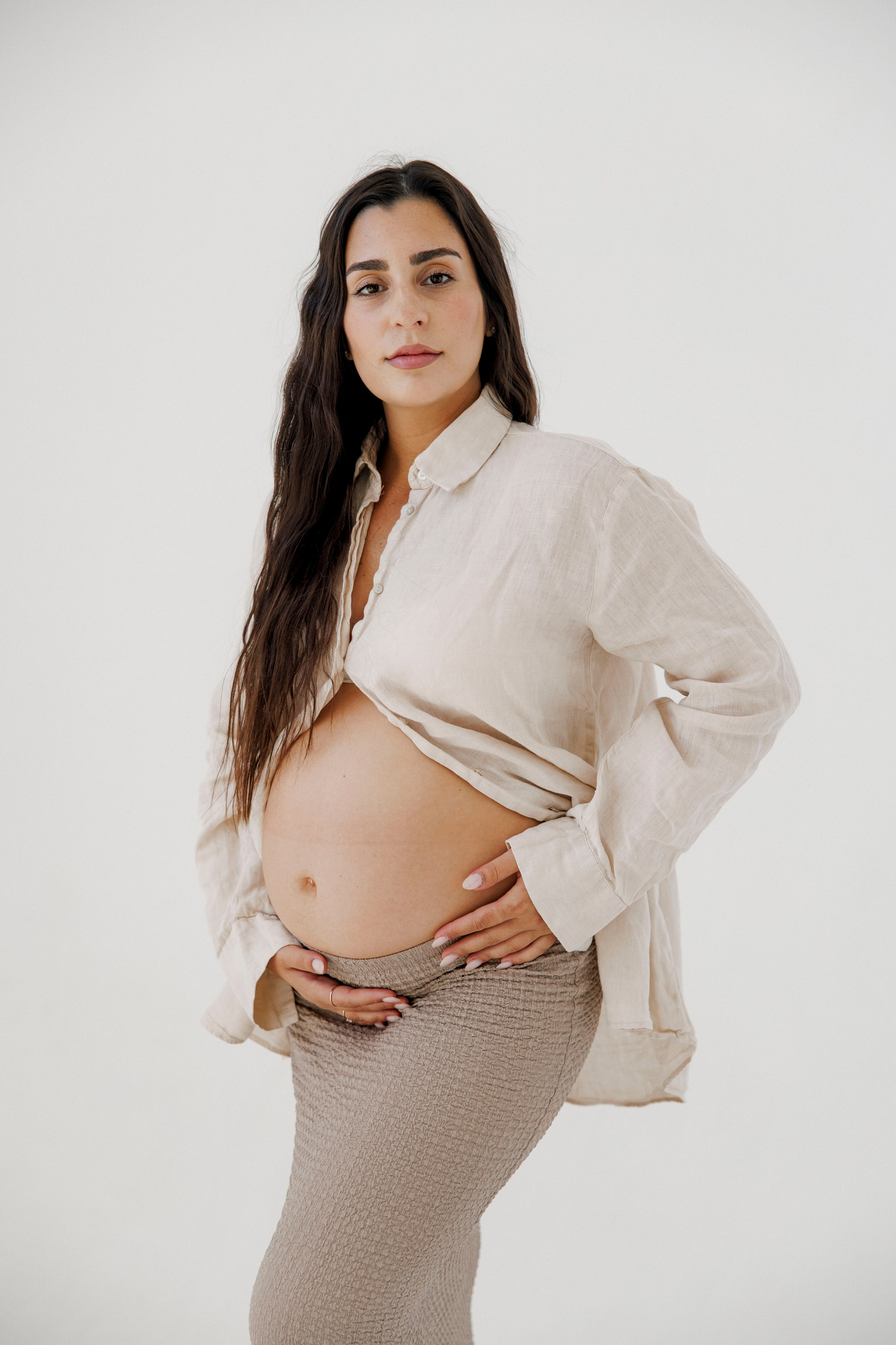 Pregnancy photoshoot inside the Grey Studio. Главная