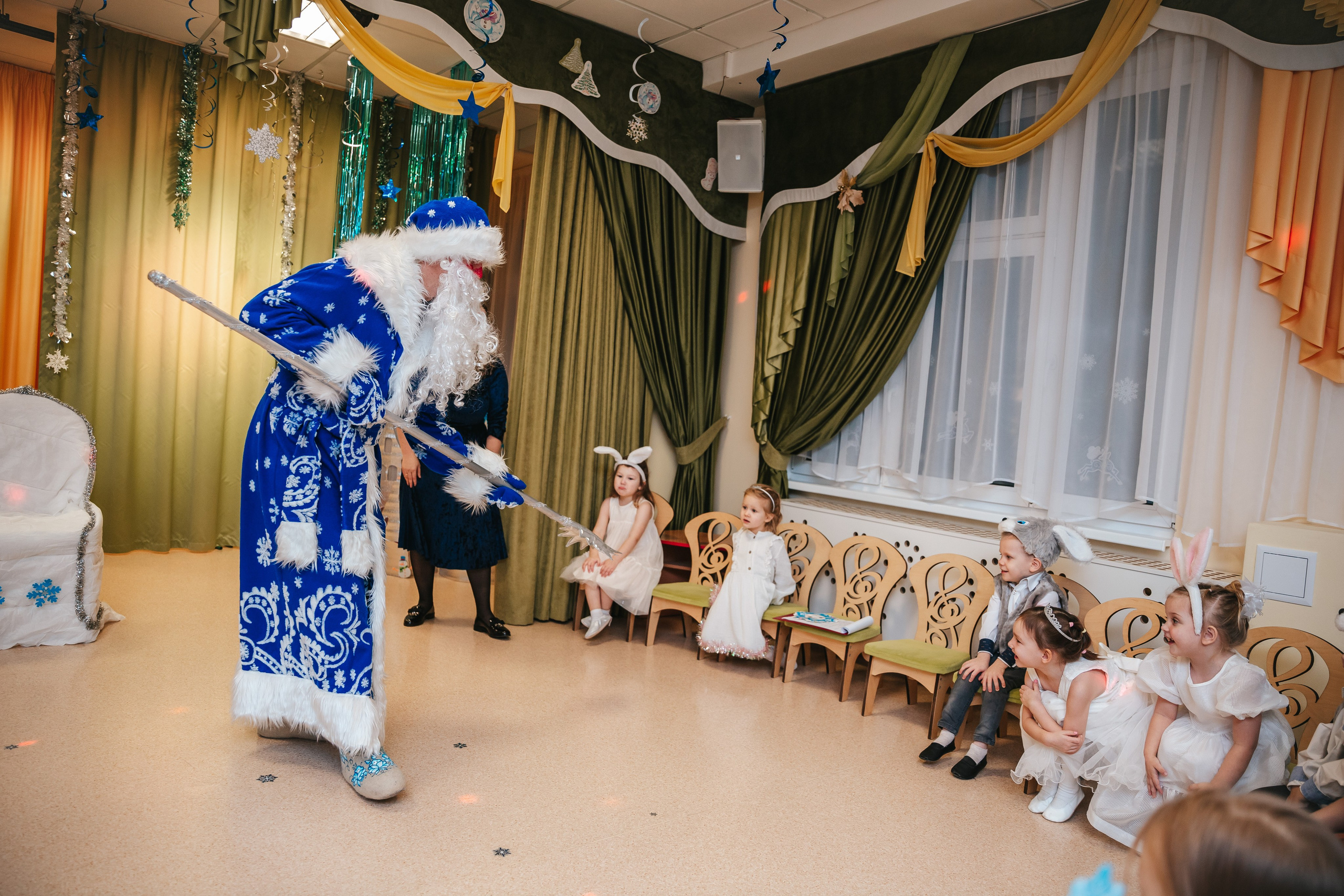 Новогодний утренник в младшей группе. Семейный lifestyle фотограф в Санкт-Петербурге Людмила Пахомова