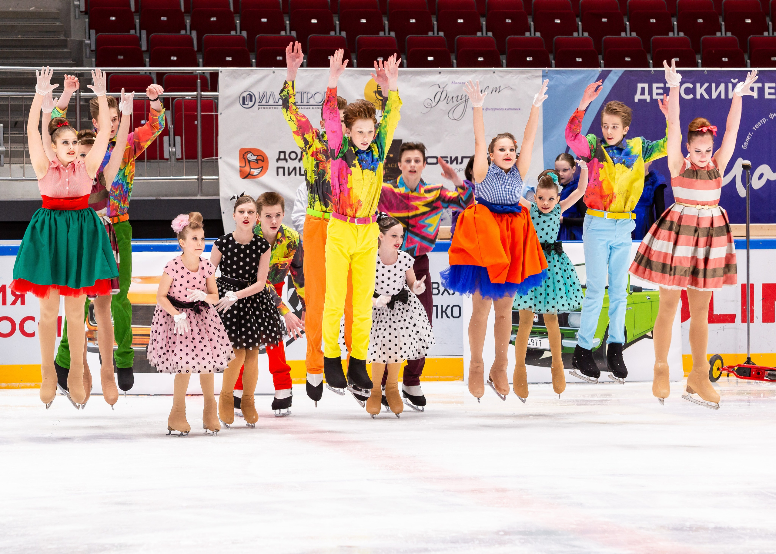 VII Ежегодный фестиваль массовых танцев на льду и фигурного катания «Петровский лёд» Санкт-Петербург 2024. Репортажный фотограф в Москве