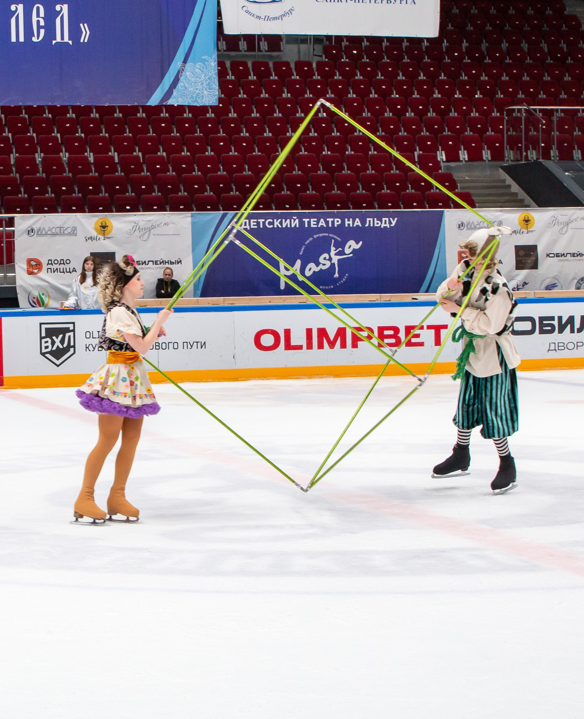 VII Ежегодный фестиваль массовых танцев на льду и фигурного катания «Петровский лёд» Санкт-Петербург 2024. Репортажный фотограф в Москве