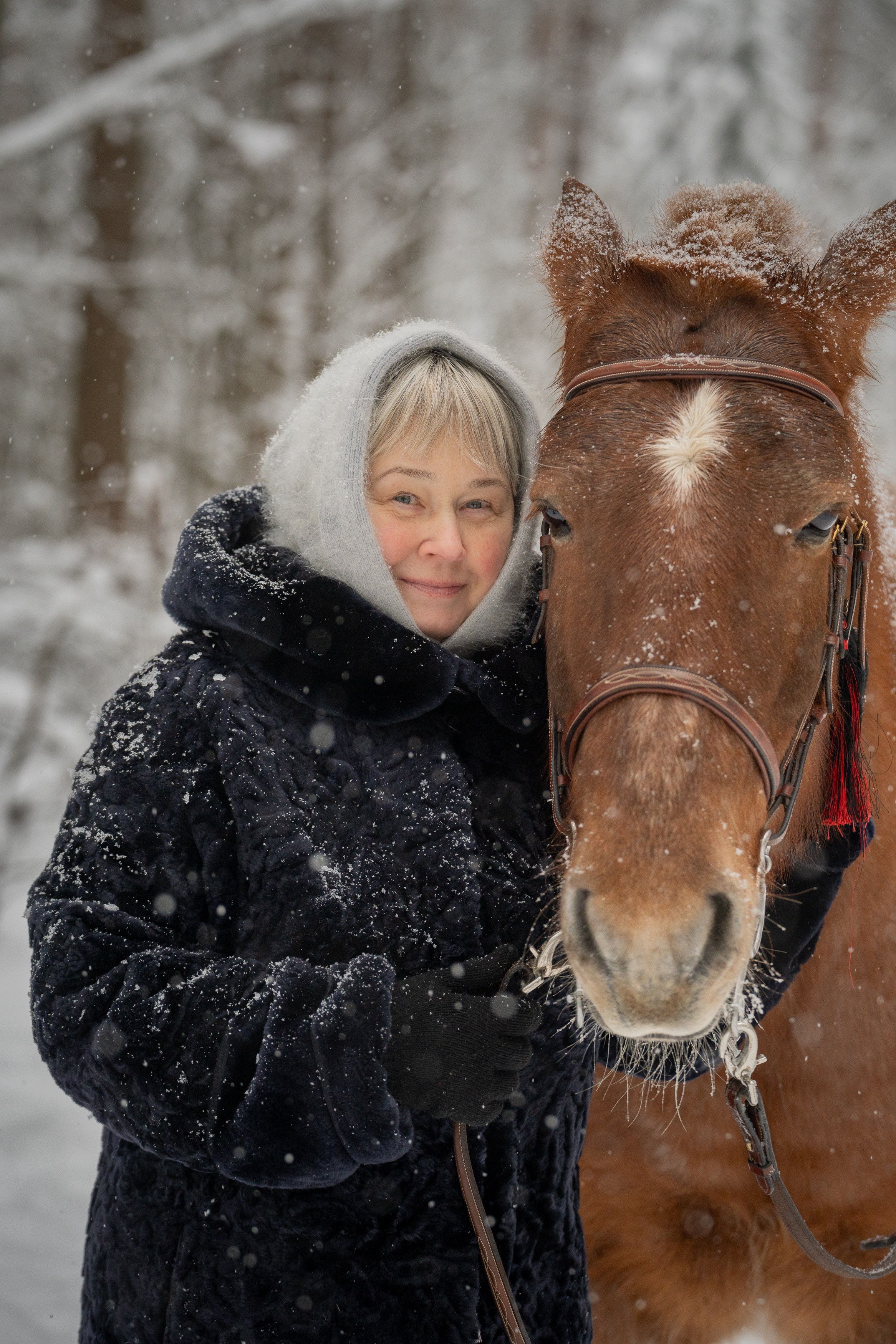Зимняя фотосессия в лесу. Портретный фотограф Олеся Владимирова в Москве