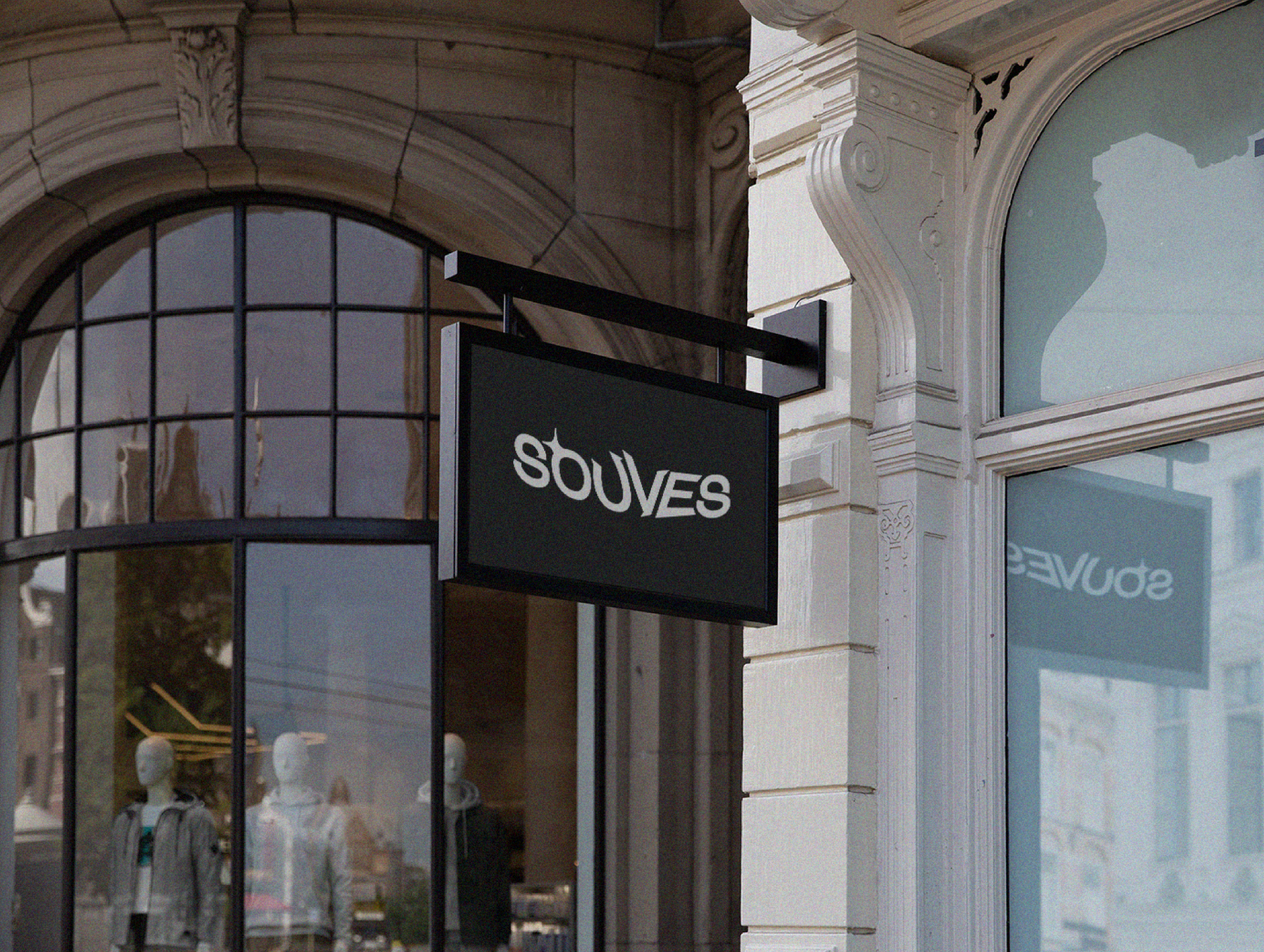 Презентация логотипа на вывеске