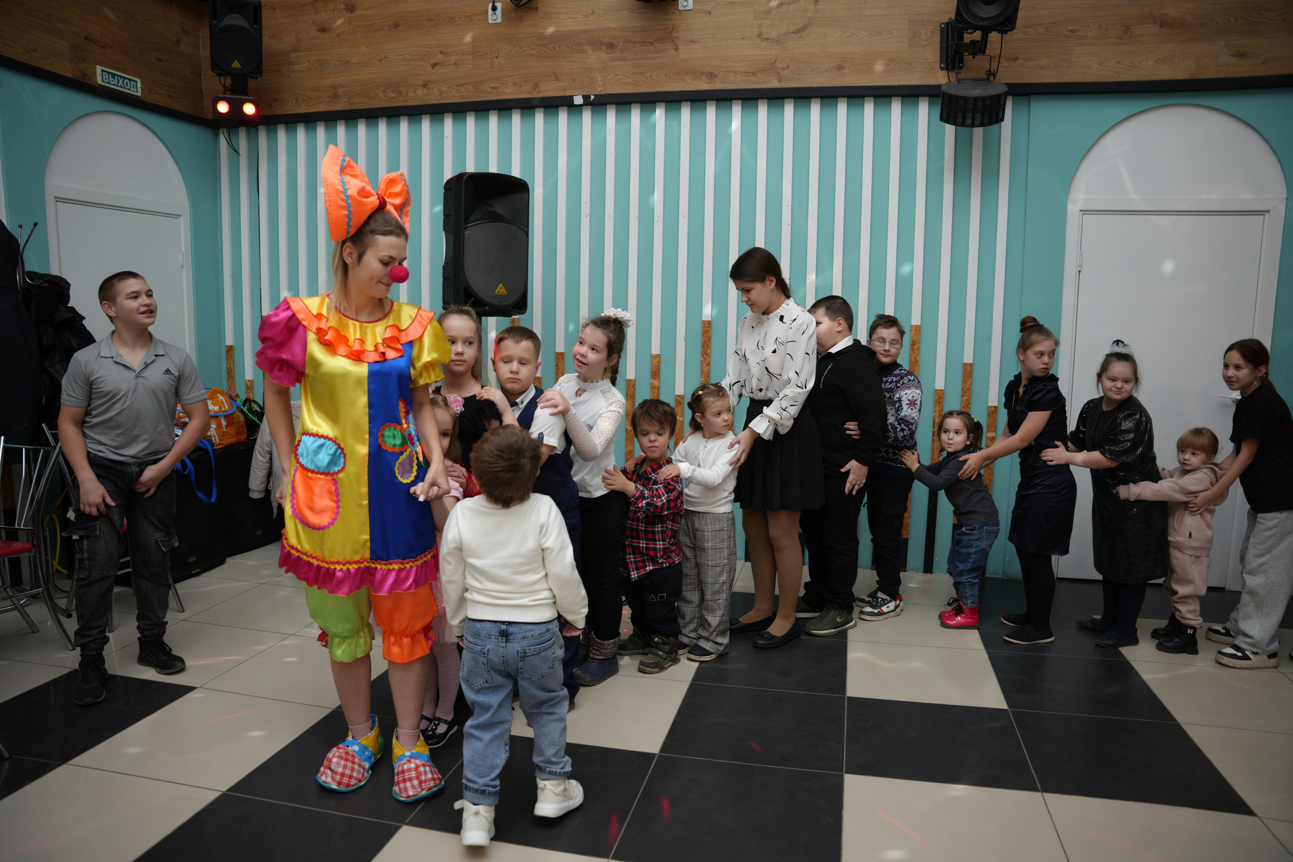 Социально —благотворительная акция «Ты в этом мире не один», посвященная Международному дню инвалидов. ВЫПУСКНЫЕ АЛЬБОМЫ, Школьный фотограф, семейный и свадебный в Саратове и области Ольга Плаксина