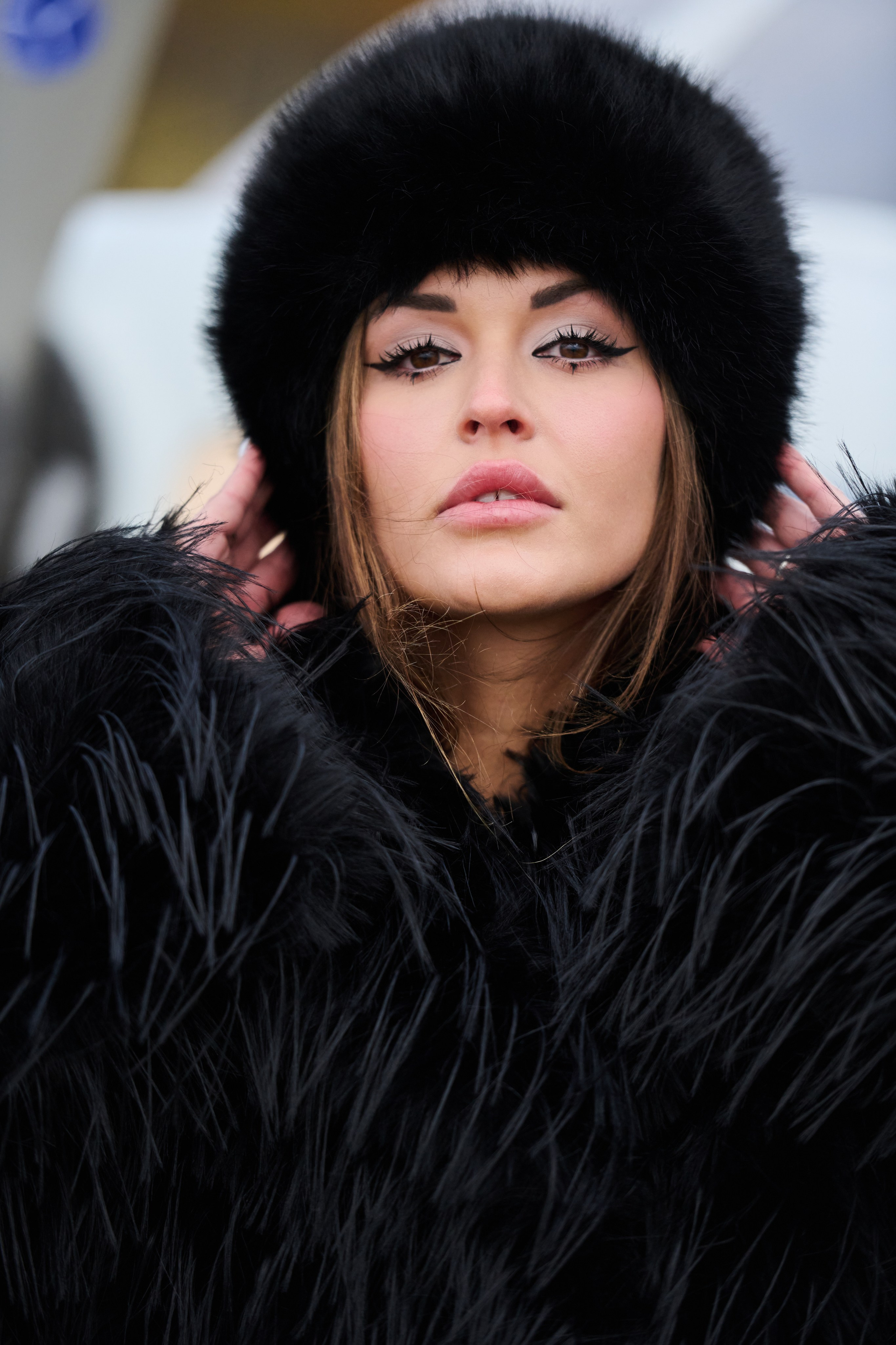 Фотосессия моделей в шубах на аэродроме. Репортажный и семейный фотограф — Шелихов Сергей