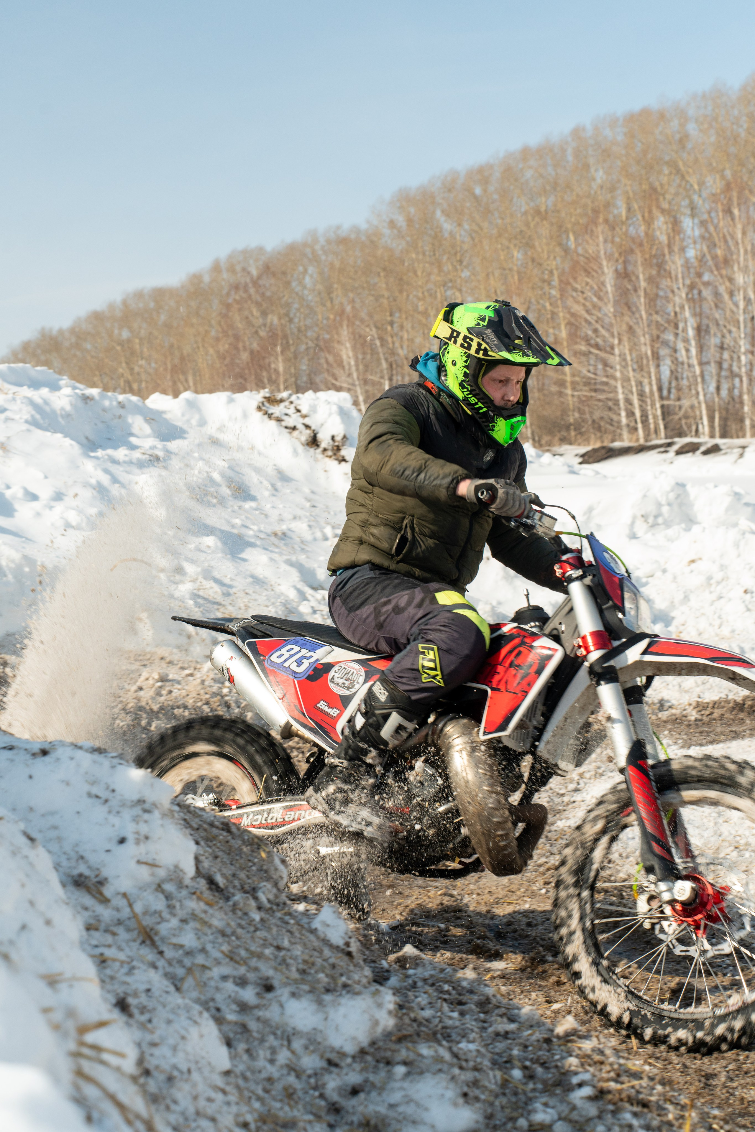 Мотокросс, закрытие зимнего сезона. Фотограф Артем Ларионов