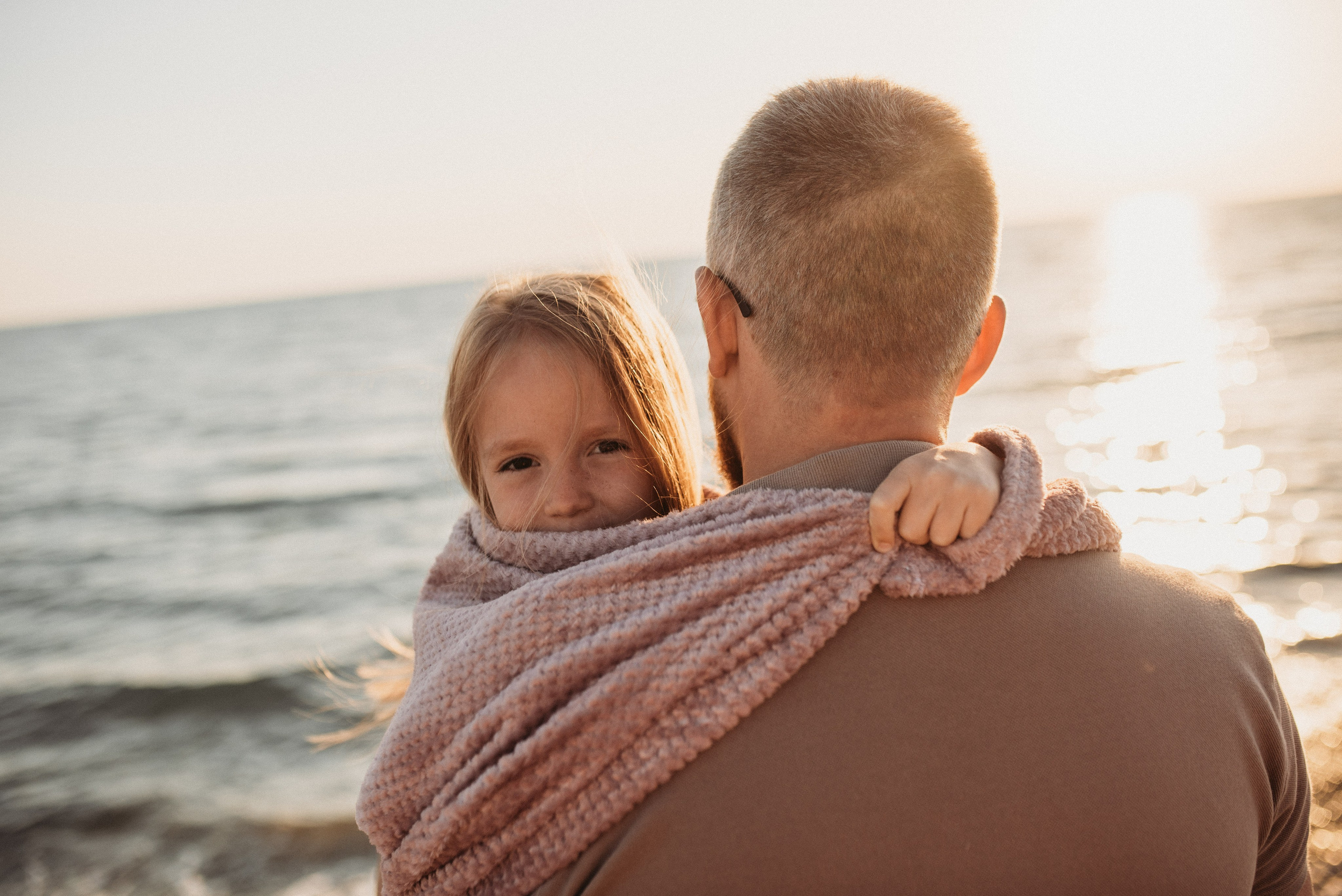 Семейная фотосессия в Головинке на берегу моря на закате. Фотограф в Сочи — Маргарита Поганова