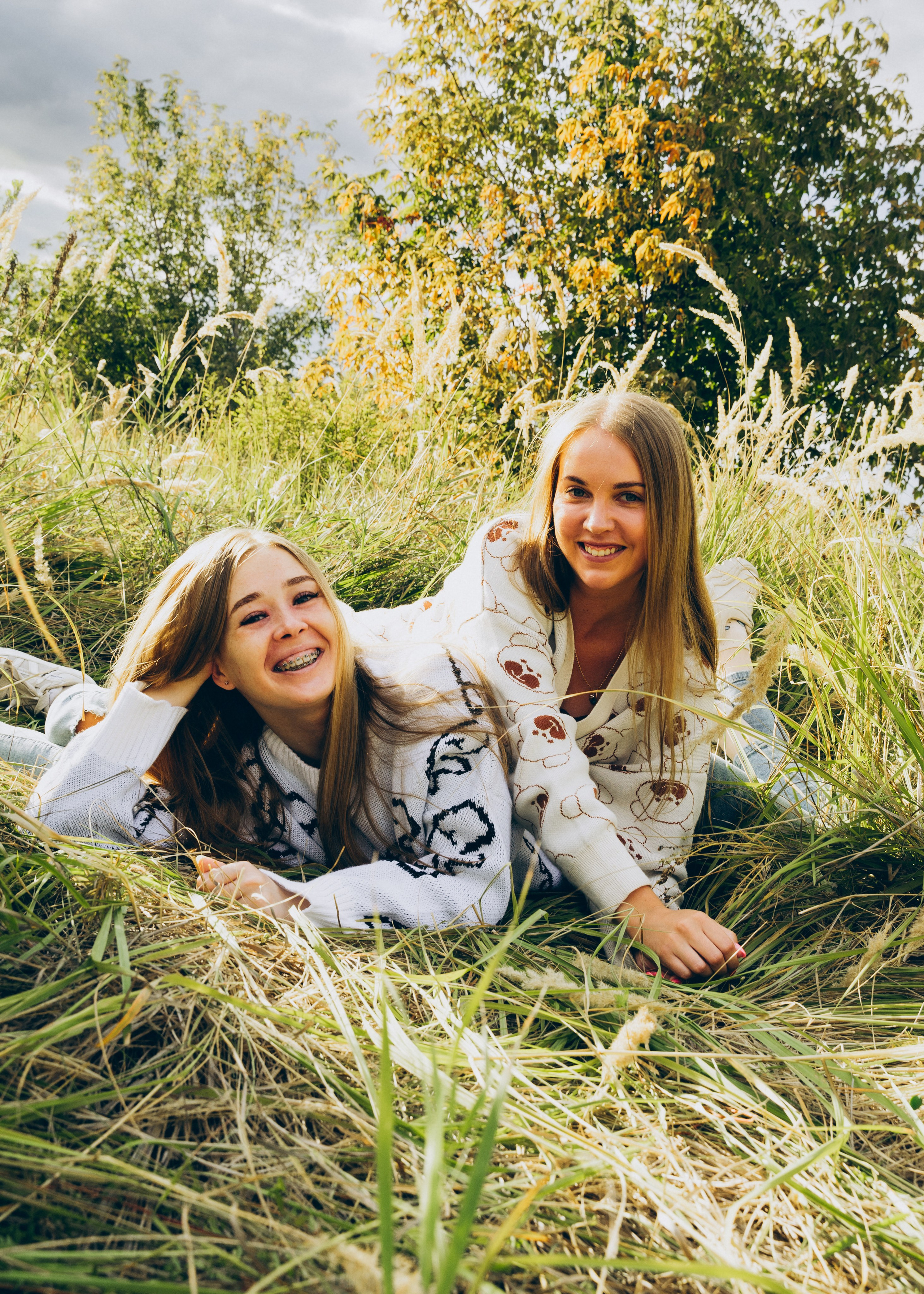 Подруги — Юля и Аня