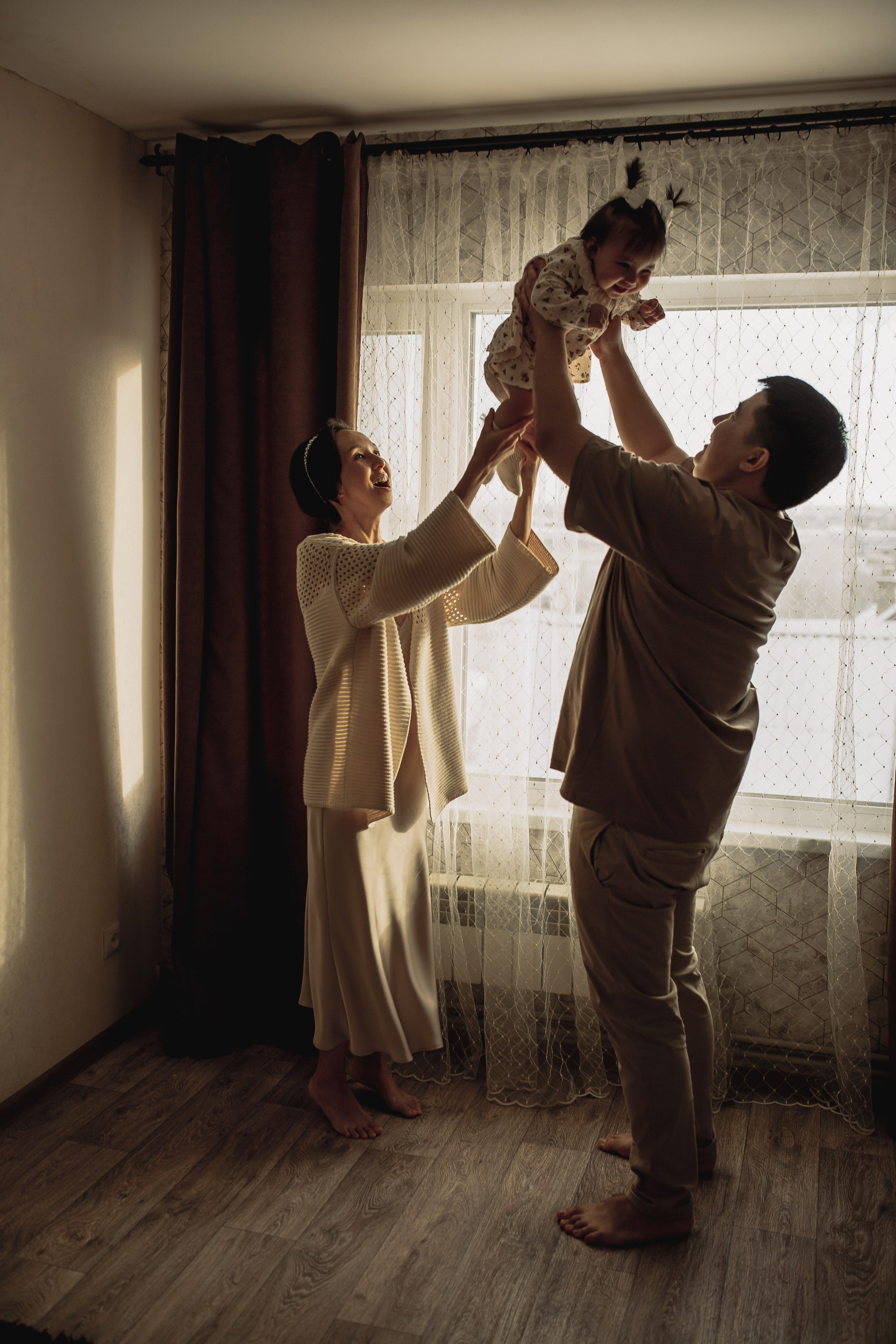 Семейные объятия в родных стенах. Семейный и свадебный фотограф в Саратове Катерина Оленская