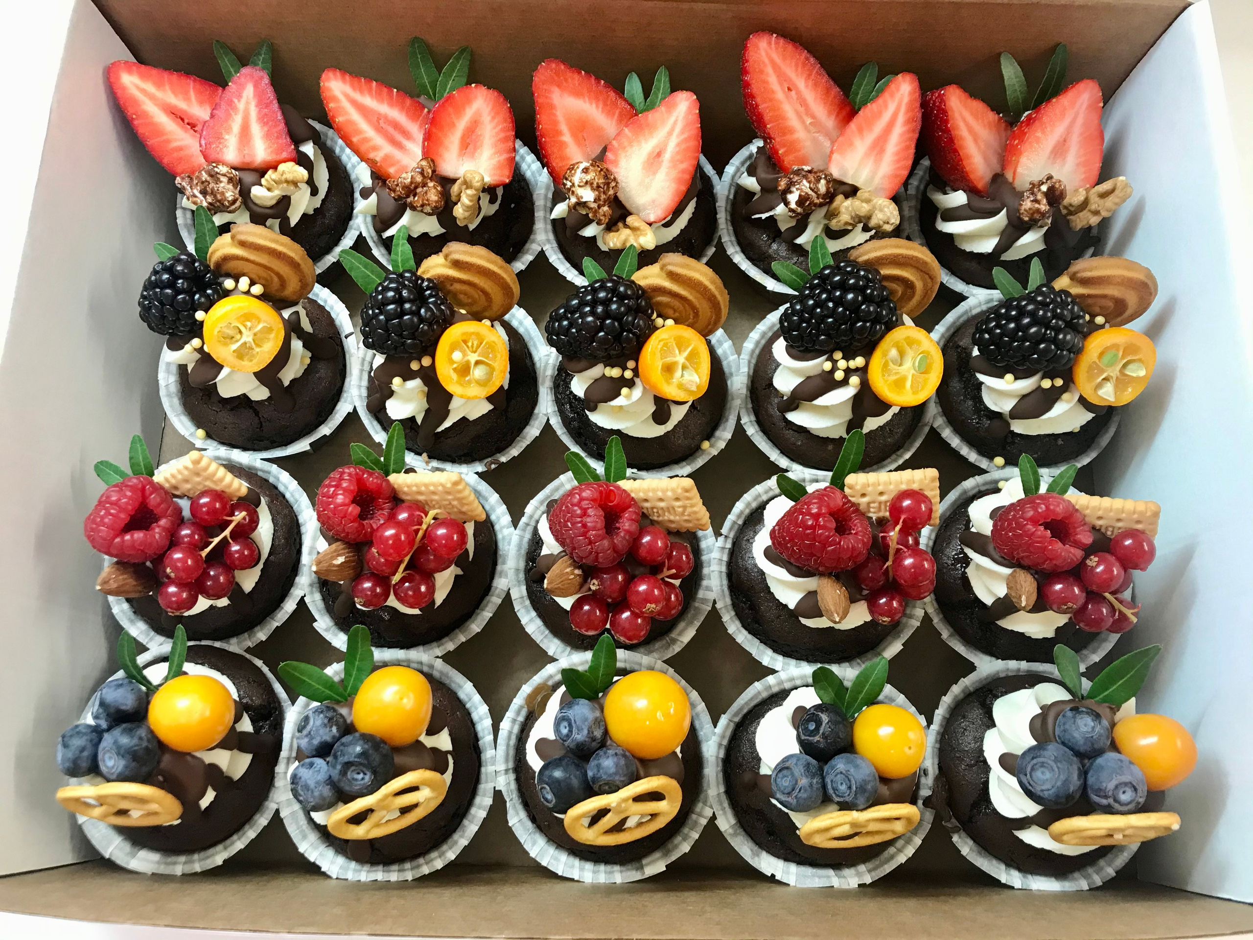 Капкейки фуршетные. Katyasugarsugar капкейки, зефир, торты Москва