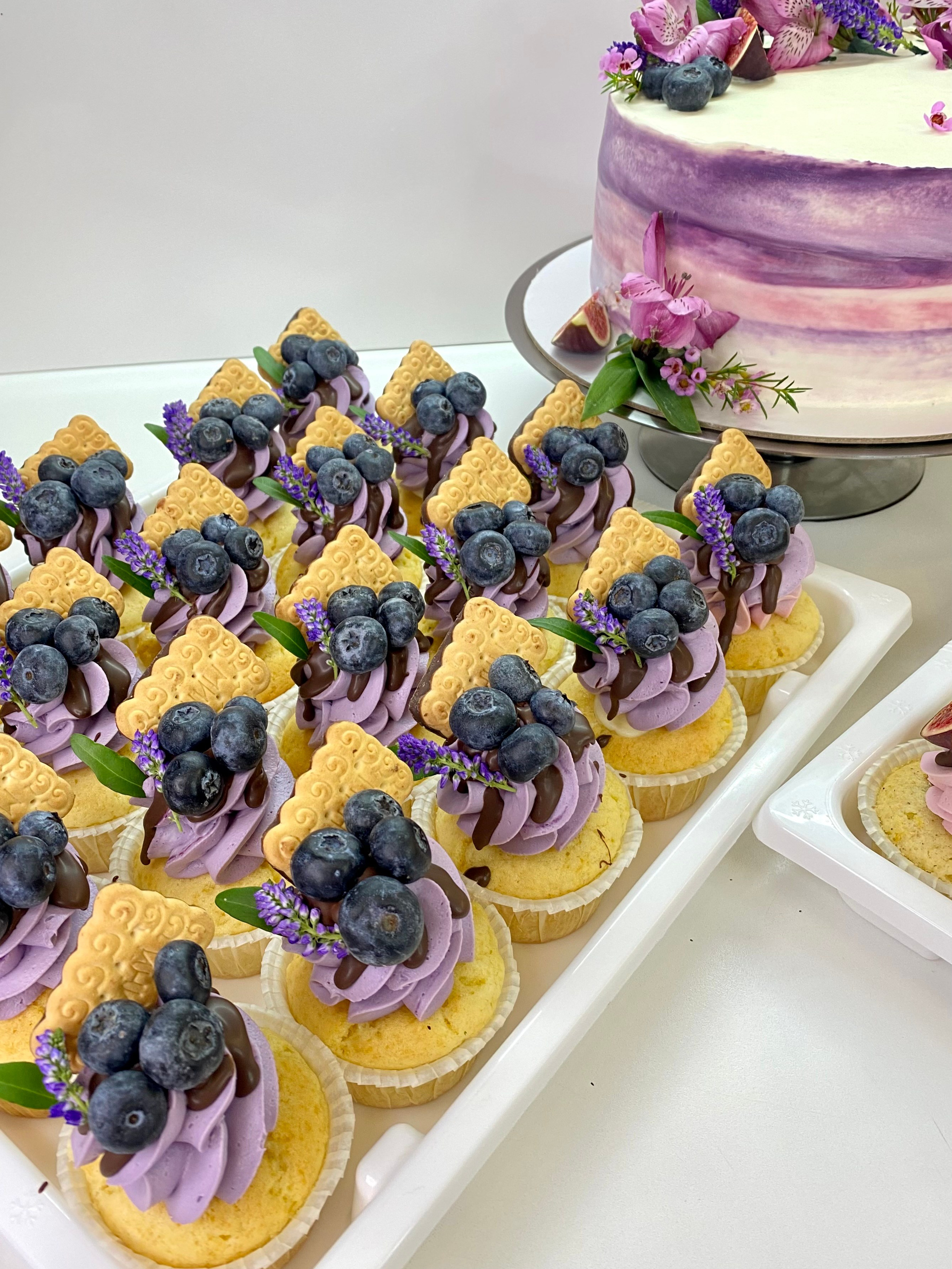 Капкейки фуршетные. Katyasugarsugar капкейки, зефир, торты Москва